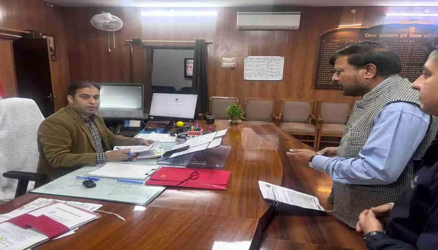 कोटा में सनातन सेवा न्यास ने बांग्लादेश में हिंदुओं पर बढ़ती हिंसा के विरोध में केंद्र को सौंपा ज्ञापन कोटा में सनातन सेवा न्यास ने बांग्लादेश में हिंदुओं पर बढ़ती हिंसा के विरोध में केंद्र को सौंपा ज्ञापन