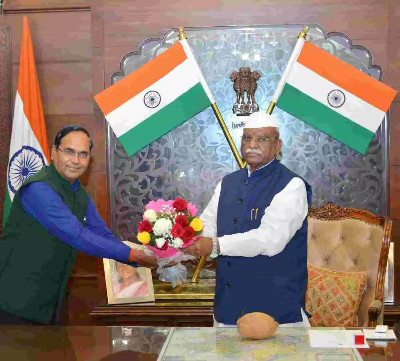 डॉ. राजेंद्र बाबू दुबे की शिष्टाचार भेंट