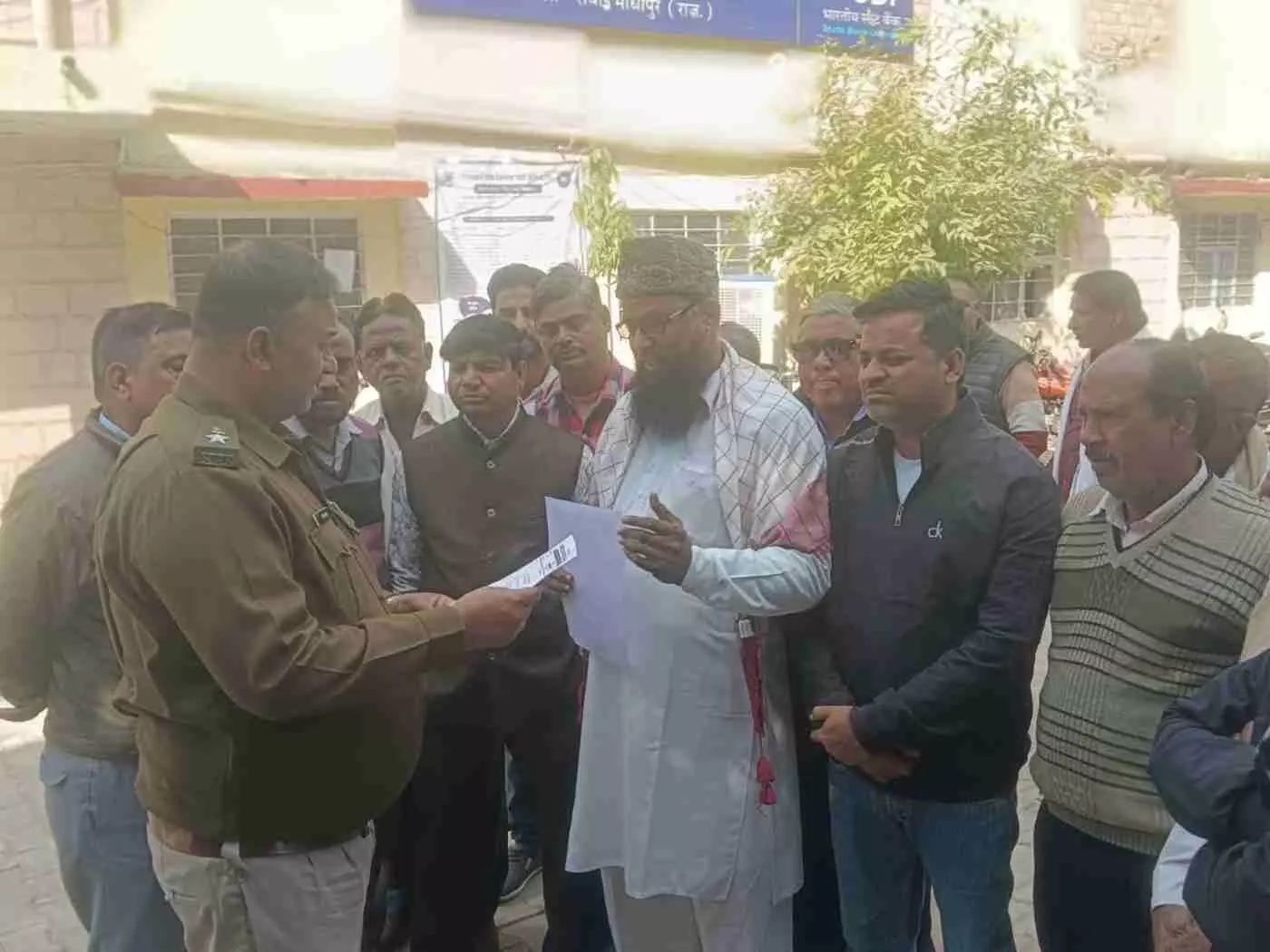 गंगापुर सिटी में नशे के खिलाफ उबाल, एडिशनल एसपी और विधायक को सौंपा गया ज्ञापन गंगापुर सिटी में नशे के खिलाफ उबाल, एडिशनल एसपी और विधायक को सौंपा गया ज्ञापन