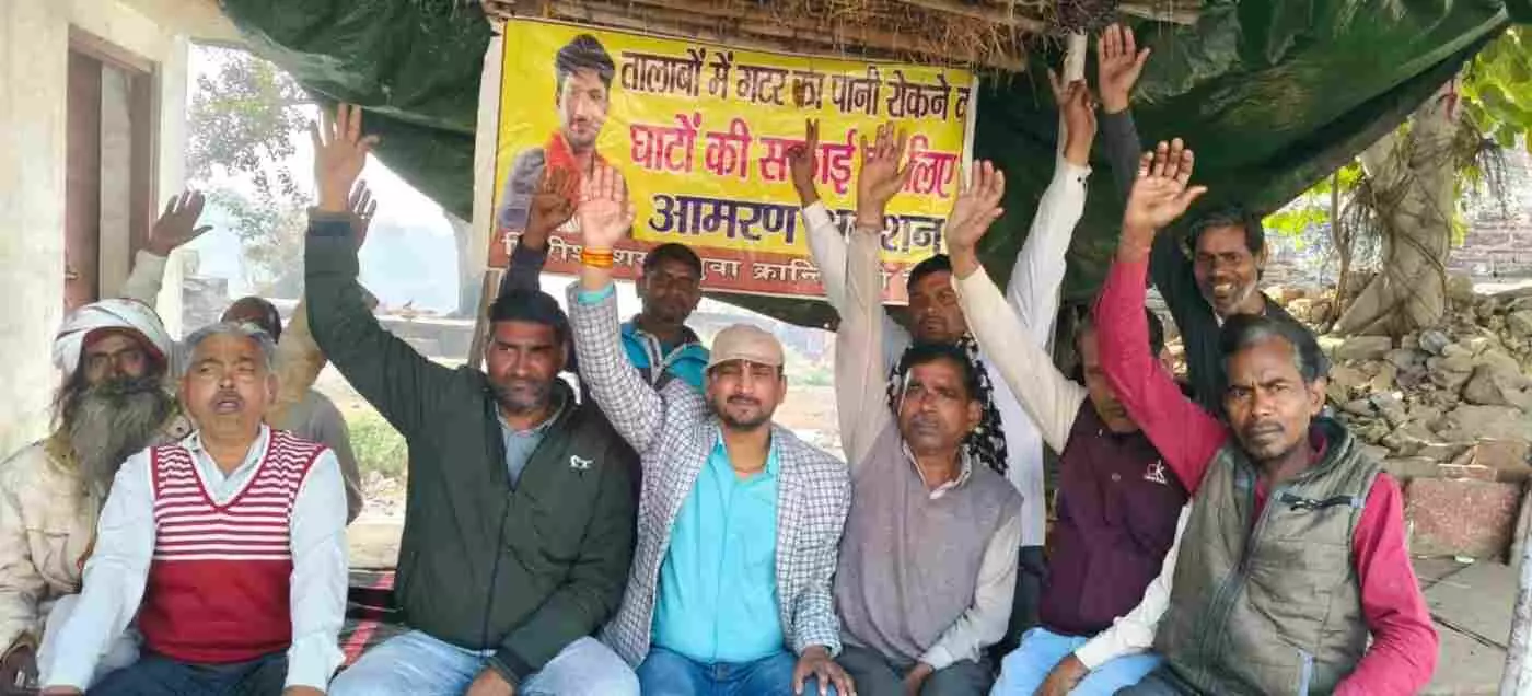 डीग में तालाबों की सफाई को लेकर 32वें दिन भी धरना जारी, डीग में तालाबों की सफाई को लेकर 32वें दिन भी धरना जारी,