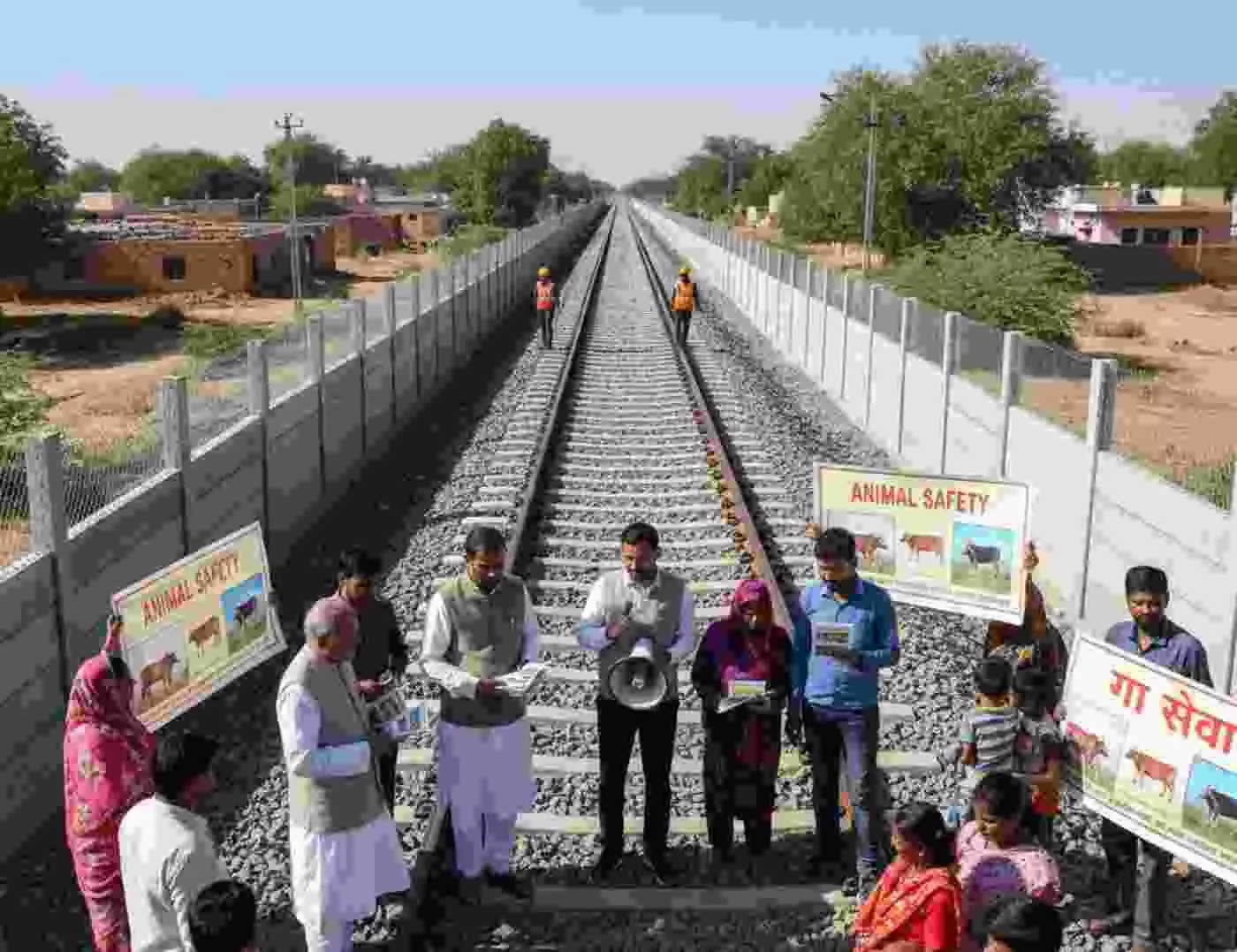 उदयपुर में रेलवे ने 158 करोड़ के बजट से शुरू किया ‘पशु सुरक्षा’ ट्रैक प्रोजेक्ट, 1 जनवरी आंदोलन स्थगित उदयपुर में रेलवे ने 158 करोड़ के बजट से शुरू किया ‘पशु सुरक्षा’ ट्रैक प्रोजेक्ट, 1 जनवरी आंदोलन स्थगित