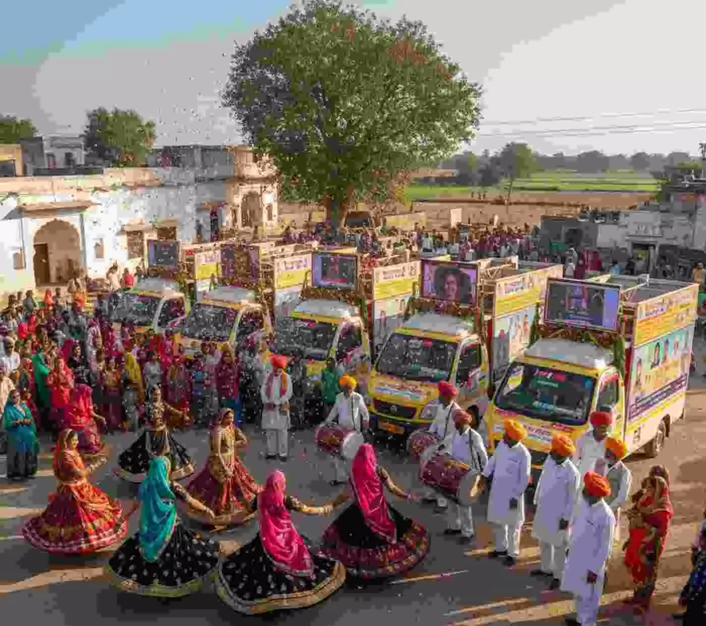 उदयपुर में विकास रथ यात्राओं का भव्य स्वागत, ग्रामीण क्षेत्रों में सरकार की योजनाओं का व्यापक प्रचार उदयपुर में विकास रथ यात्राओं का भव्य स्वागत, ग्रामीण क्षेत्रों में सरकार की योजनाओं का व्यापक प्रचार