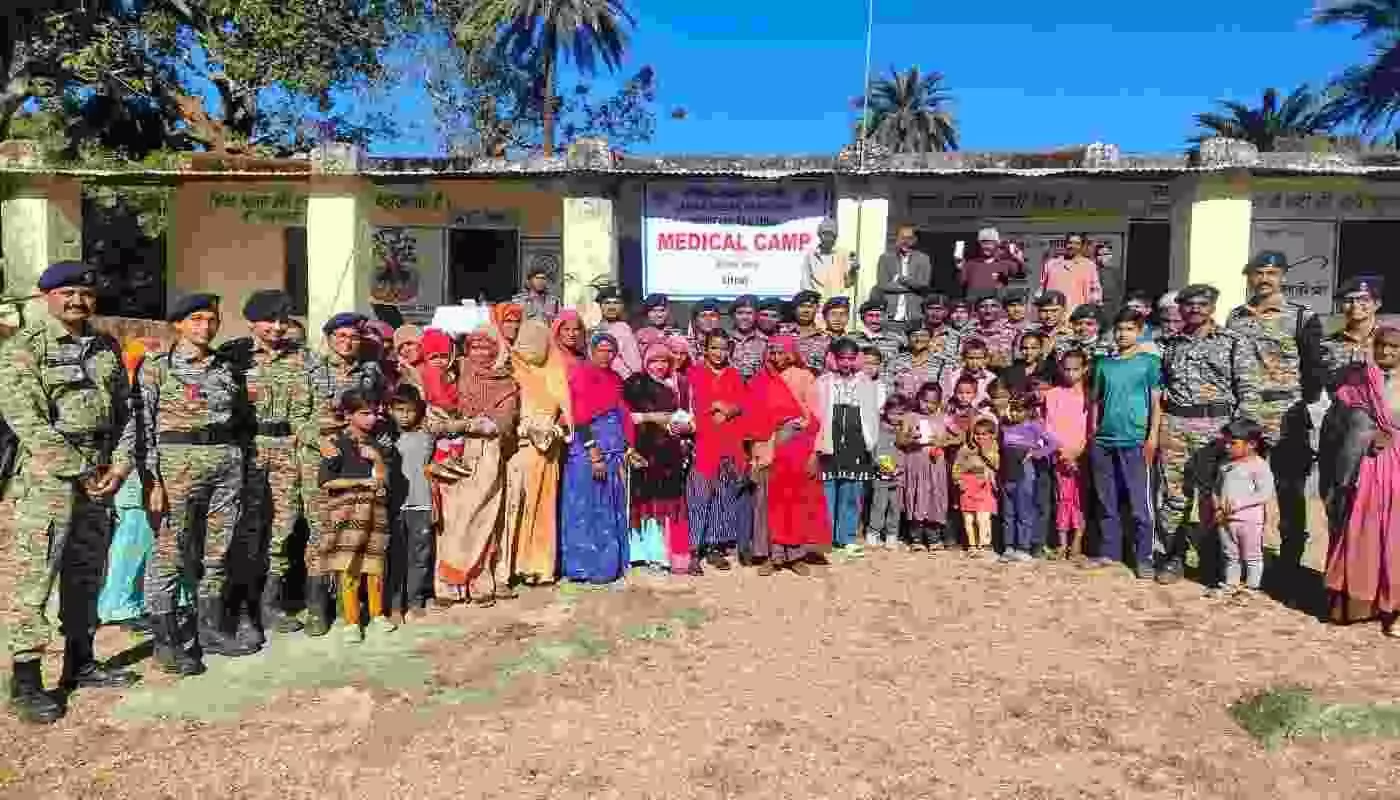 माउंट आबू: अरावली की दुर्गम चोटियों तक सीआरपीएफ की सेवा, गुरु शिखर और आबू रोड में सैकड़ों ग्रामीणों को मिला निःशुल्क चिकित्सा लाभ माउंट आबू: अरावली की दुर्गम चोटियों तक सीआरपीएफ की सेवा, गुरु शिखर और आबू रोड में सैकड़ों ग्रामीणों को मिला निःशुल्क चिकित्सा लाभ