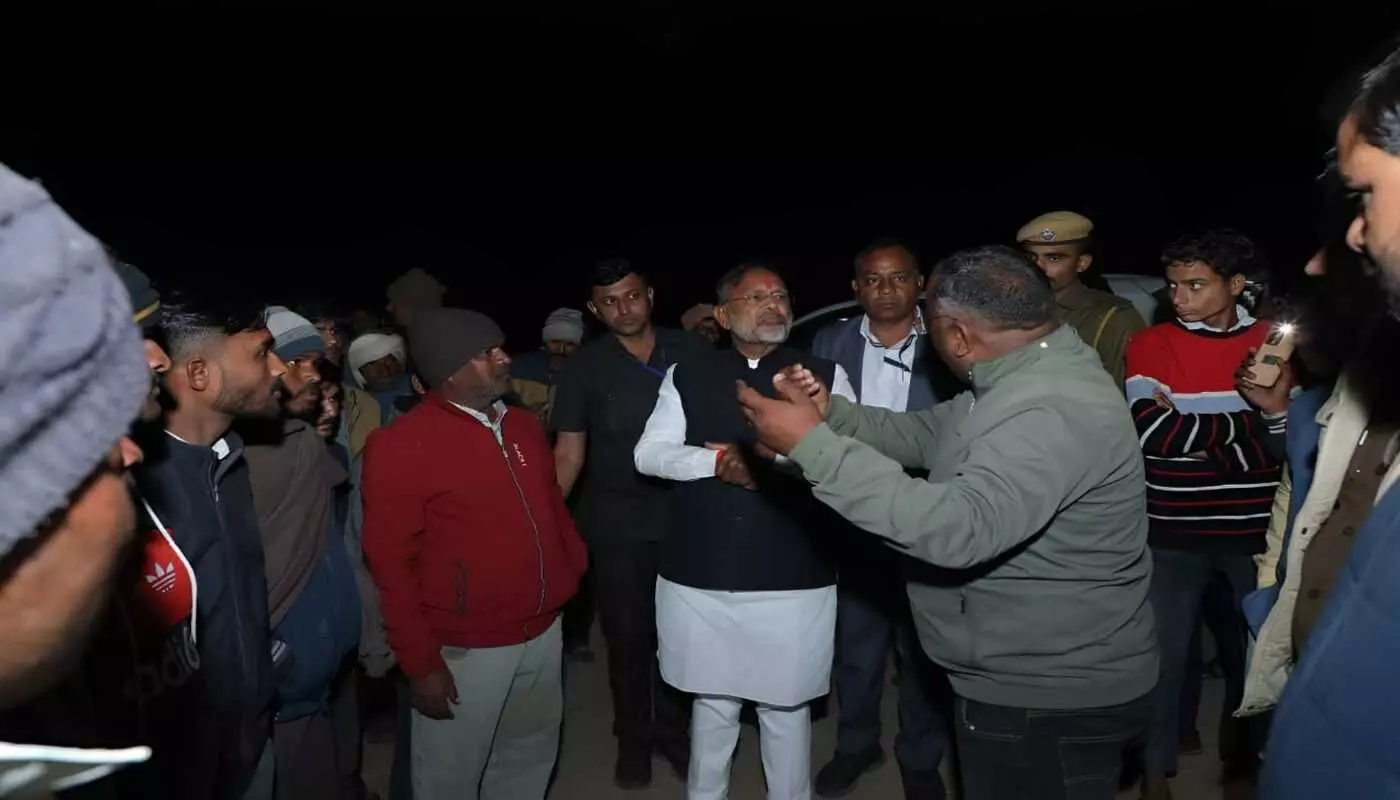 कोटा: आधी रात तालाब पर मंत्री का छापा, निर्माण में गड़बड़ी देख नागर का फूटा गुस्सा कोटा: आधी रात तालाब पर मंत्री का छापा, निर्माण में गड़बड़ी देख नागर का फूटा गुस्सा