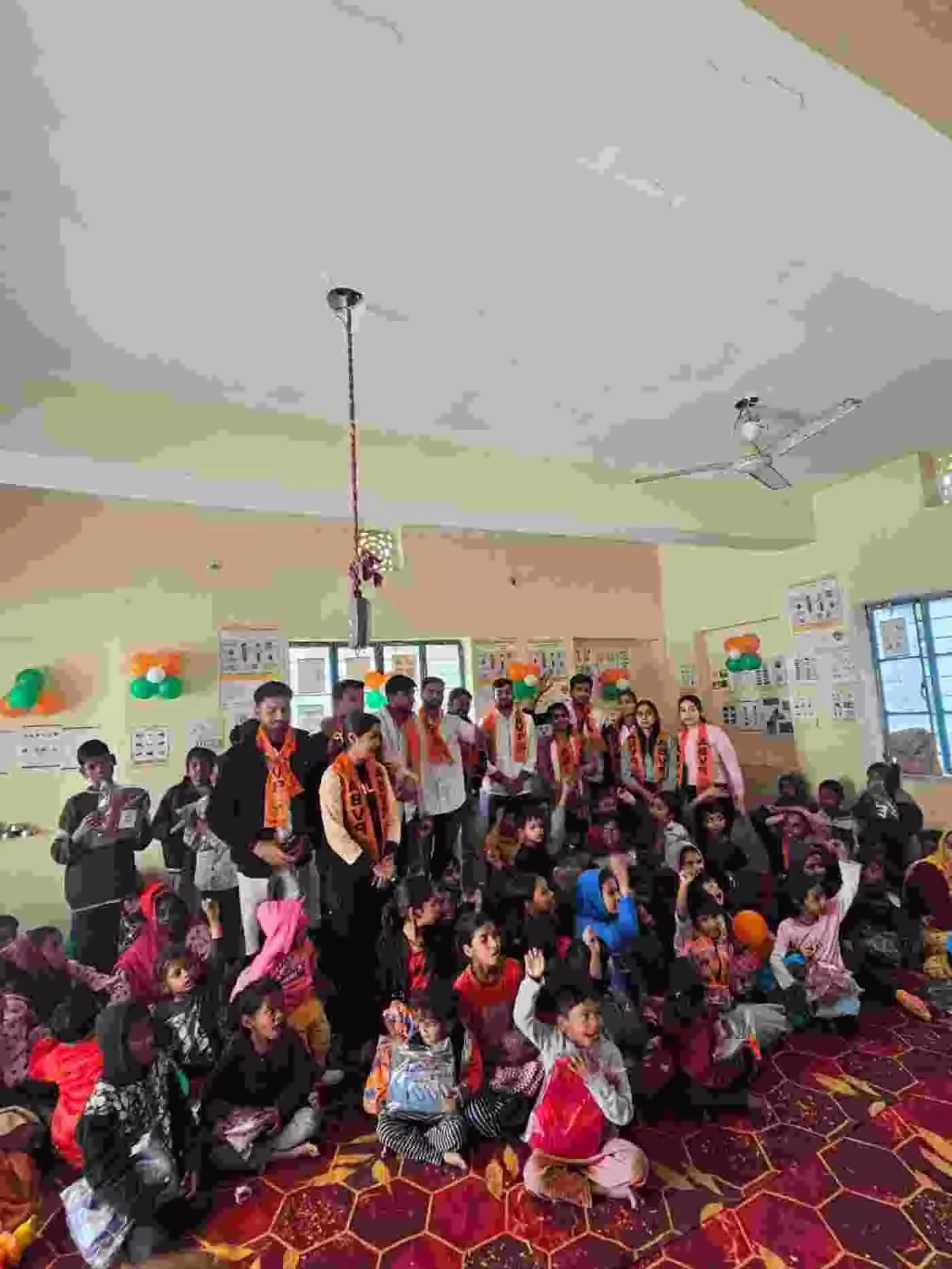 नाथद्वारा में गुरु गोविंद सिंह जी जयंती पर एबीवीपी ने आयोजित किया सेवा कार्यक्रम, 70 विद्यार्थियों को वितरित किए वस्त्र और प्रसाद नाथद्वारा में गुरु गोविंद सिंह जी जयंती पर एबीवीपी ने आयोजित किया सेवा कार्यक्रम, 70 विद्यार्थियों को वितरित किए वस्त्र और प्रसाद
