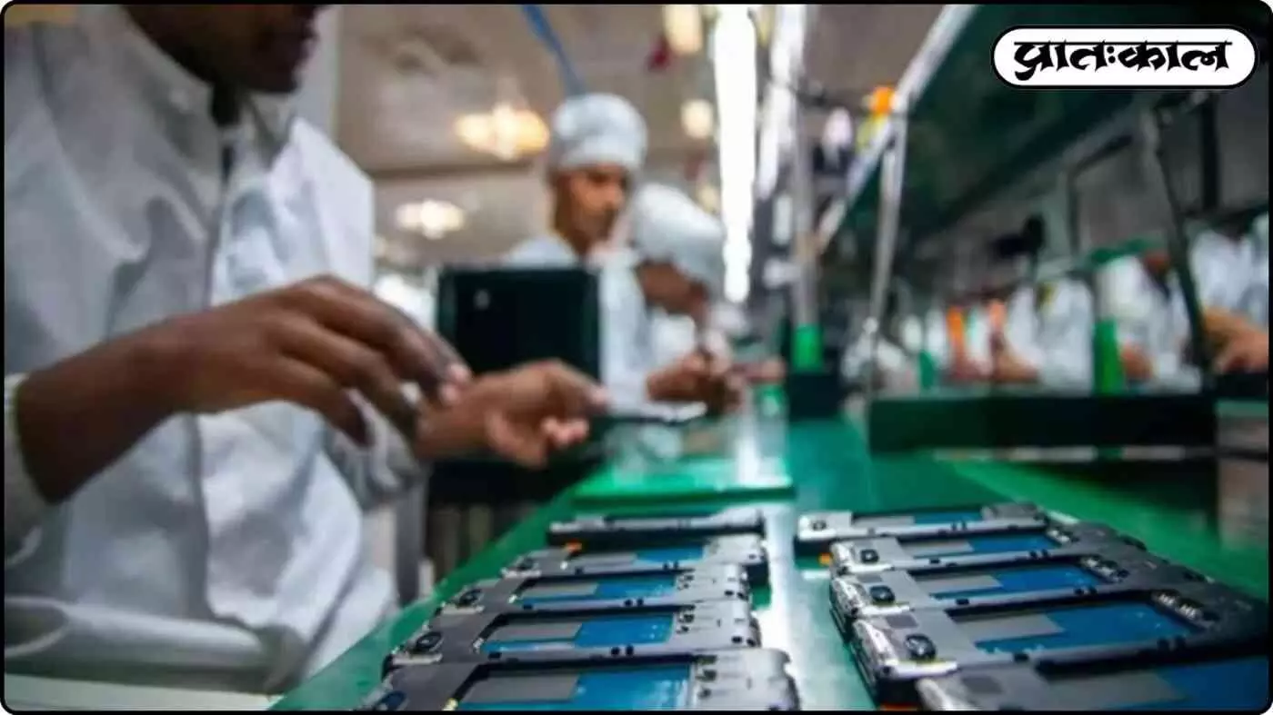 चीन को टक्कर; मोबाइल उत्पादन में भारत बना ग्लोबल पावर चीन को टक्कर; मोबाइल उत्पादन में भारत बना ग्लोबल पावर