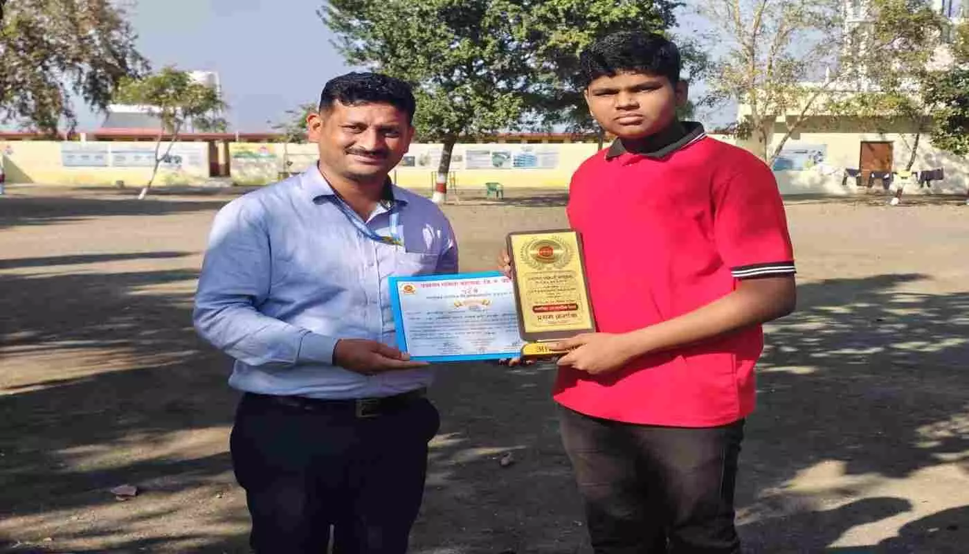 चंद्रपुर: तालुकास्तरीय विज्ञान प्रदर्शनी में आशिष हिवरकर प्रथम, कोरपना का नाम रोशन चंद्रपुर: तालुकास्तरीय विज्ञान प्रदर्शनी में आशिष हिवरकर प्रथम, कोरपना का नाम रोशन