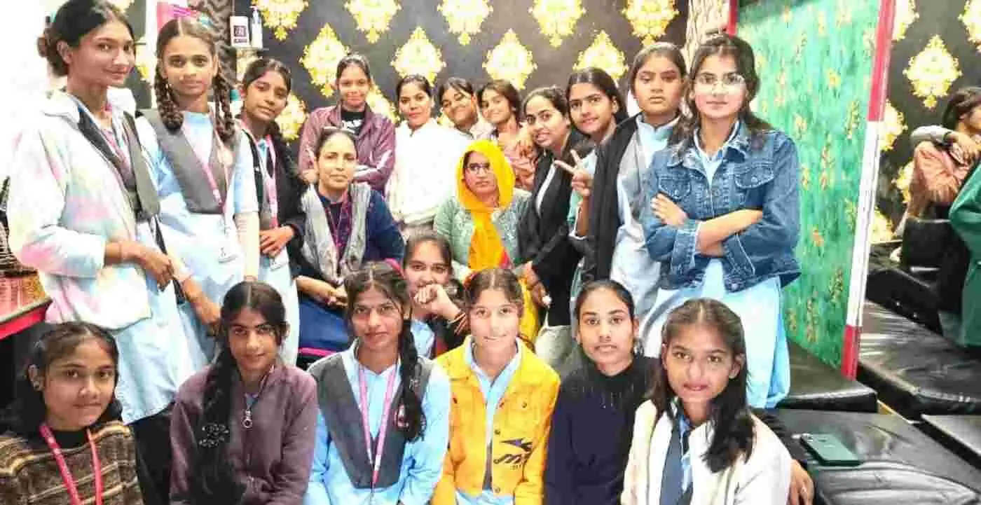 भीलवाड़ा: बालिकाओं ने ब्यूटी और वेलनेस में ऑन जॉब ट्रेनिंग के जरिए आत्मनिर्भर बनने की दिशा में उठाया कदम भीलवाड़ा: बालिकाओं ने ब्यूटी और वेलनेस में ऑन जॉब ट्रेनिंग के जरिए आत्मनिर्भर बनने की दिशा में उठाया कदम