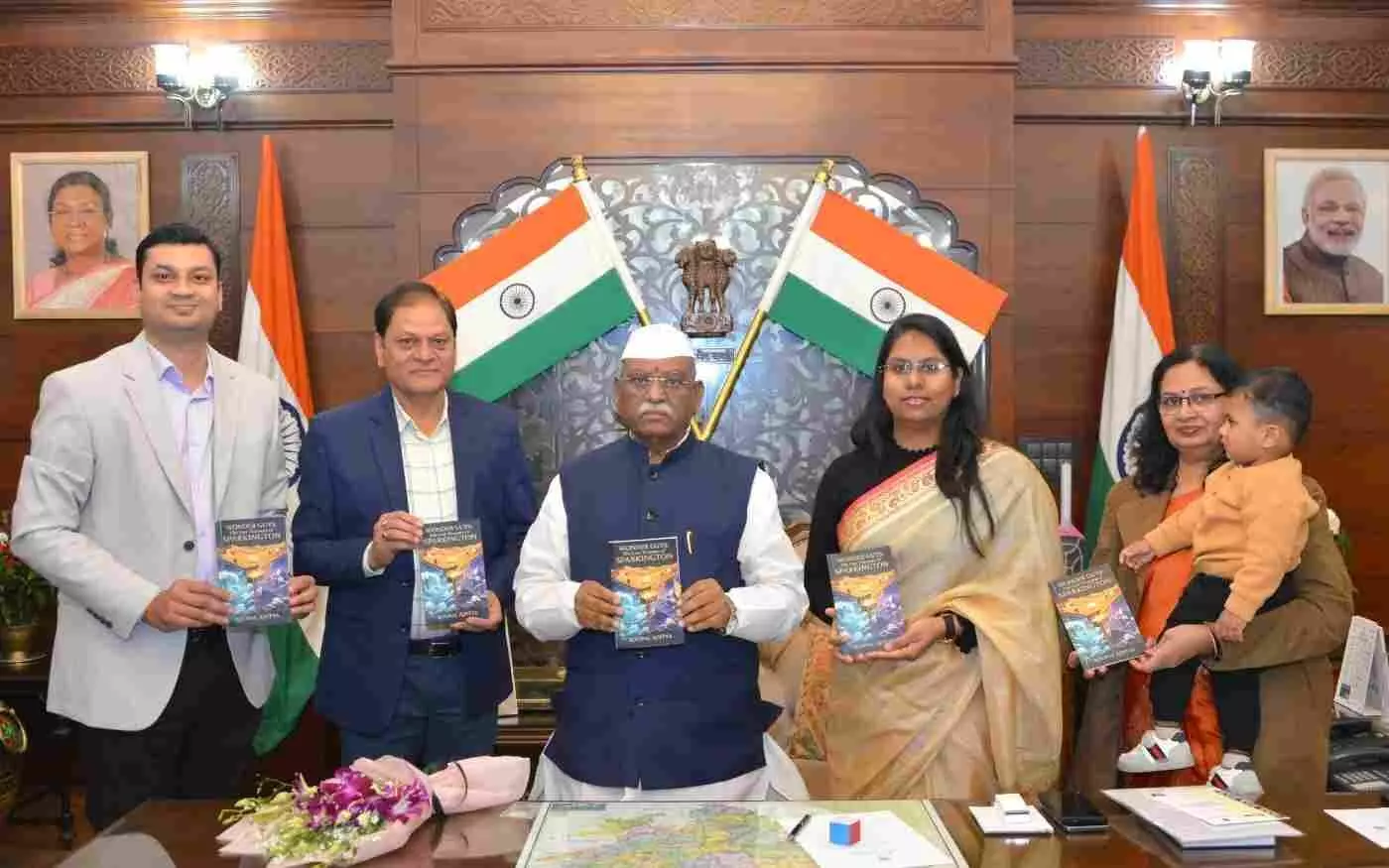 जयपुर: राज्यपाल हरिभाऊ बागड़े ने युवा लेखिका रूपल आदित्य की पुस्तक ‘वंडर गाइज : द लास्ट ट्रेजर ऑफ स्पार्किंगटन’ का किया विमोचन जयपुर: राज्यपाल हरिभाऊ बागड़े ने युवा लेखिका रूपल आदित्य की पुस्तक ‘वंडर गाइज : द लास्ट ट्रेजर ऑफ स्पार्किंगटन’ का किया विमोचन