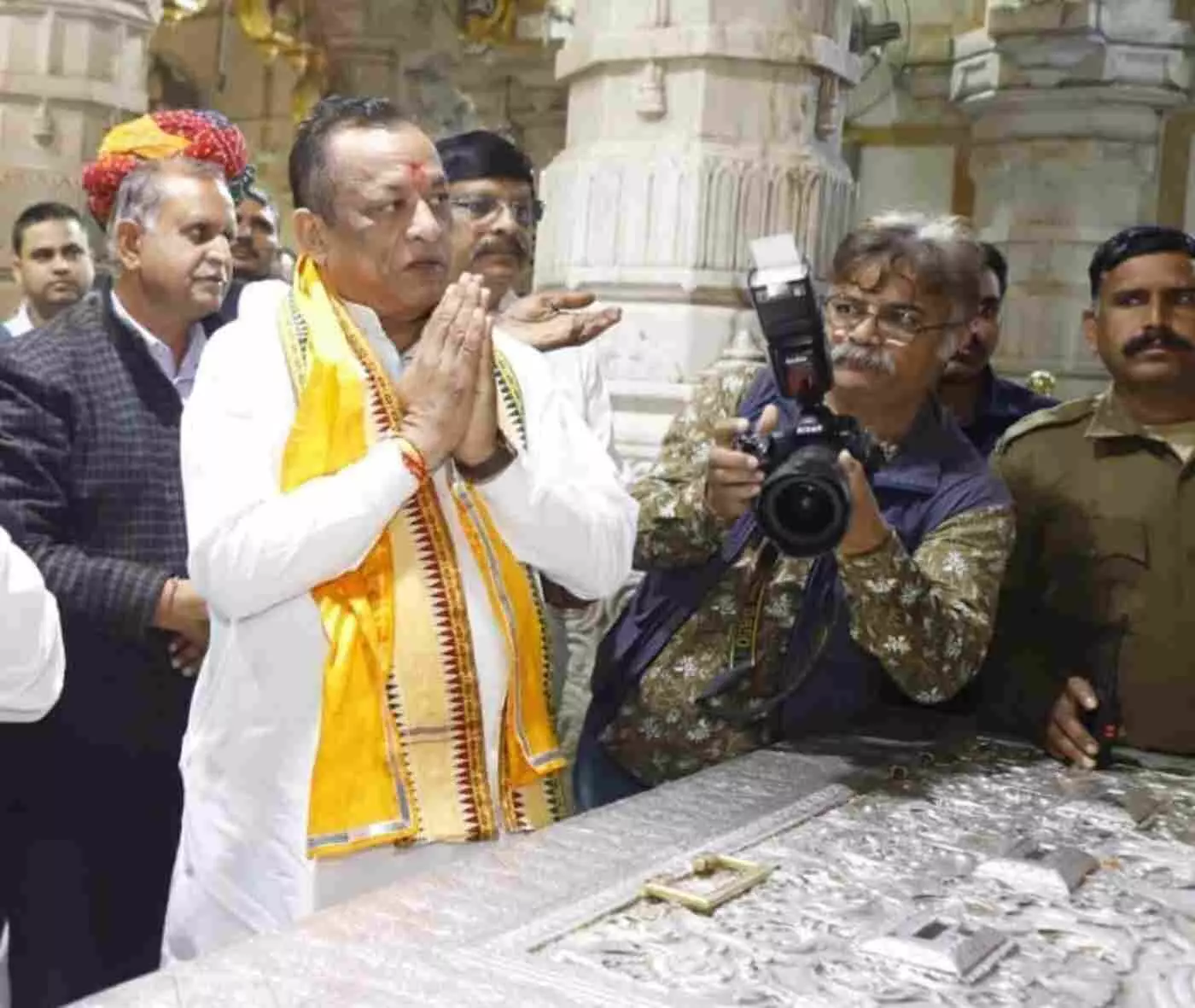 चित्तौड़गढ़: सांवलिया सेठ के दरबार में देवस्थान मंत्री जोराराम कुमावत ने की विधिवत पूजा, चित्तौड़गढ़: सांवलिया सेठ के दरबार में देवस्थान मंत्री जोराराम कुमावत ने की विधिवत पूजा,