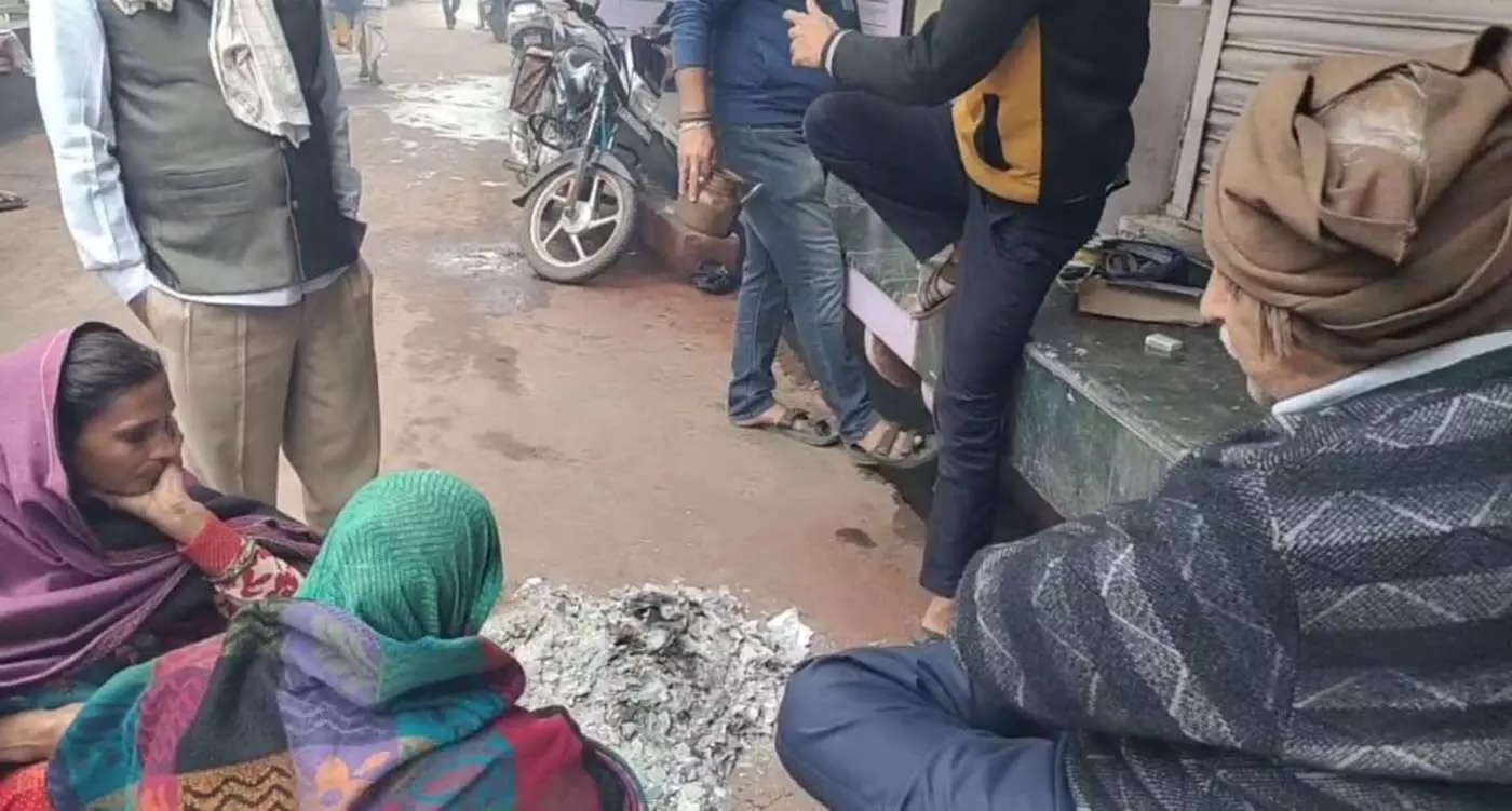 बयाना में कड़ाके की ठंड और घने कोहरे ने जनजीवन किया अस्त-व्यस्त बयाना में कड़ाके की ठंड और घने कोहरे ने जनजीवन किया अस्त-व्यस्त