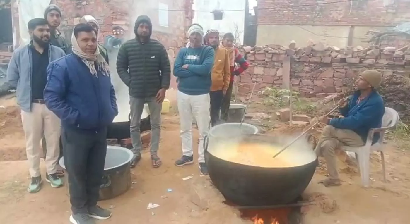 बयाना: महमदपुरा ठाकुर जी मंदिर में अन्नकूट प्रसादी का भव्य आयोजन, सैकड़ों श्रद्धालु शामिल बयाना: महमदपुरा ठाकुर जी मंदिर में अन्नकूट प्रसादी का भव्य आयोजन, सैकड़ों श्रद्धालु शामिल