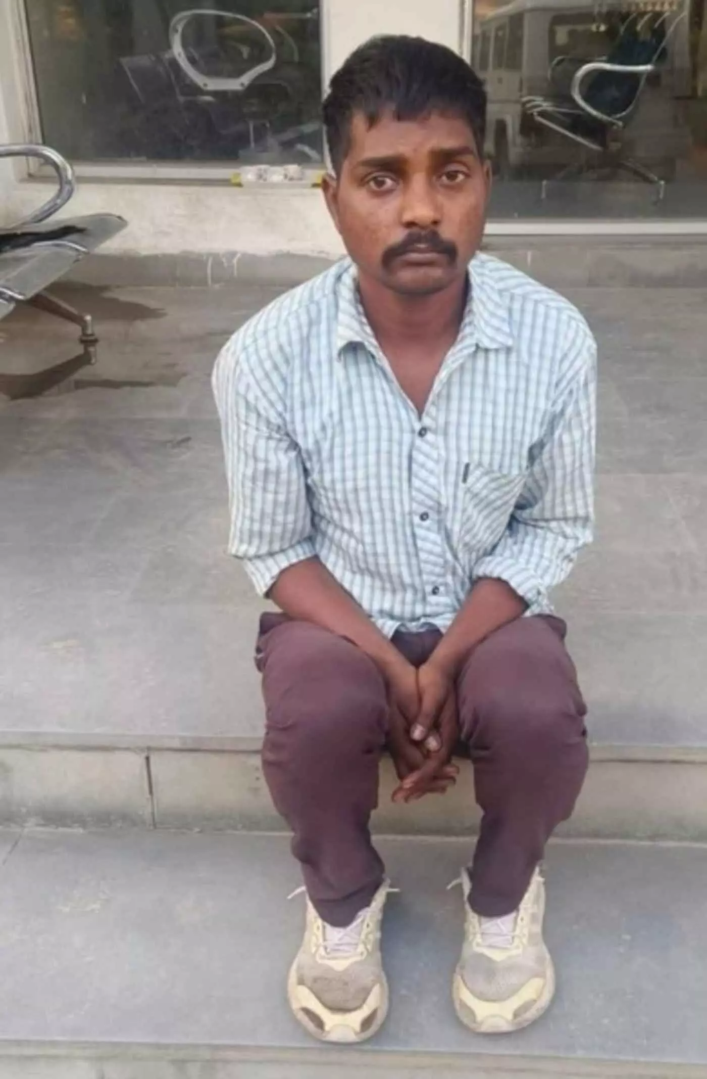 बेकरिया: पुलिस व डीएसटी की बड़ी कार्रवाई, 397 शिशियां अवैध कोडीन सिरप जब्त, एक आरोपी गिरफ्तार