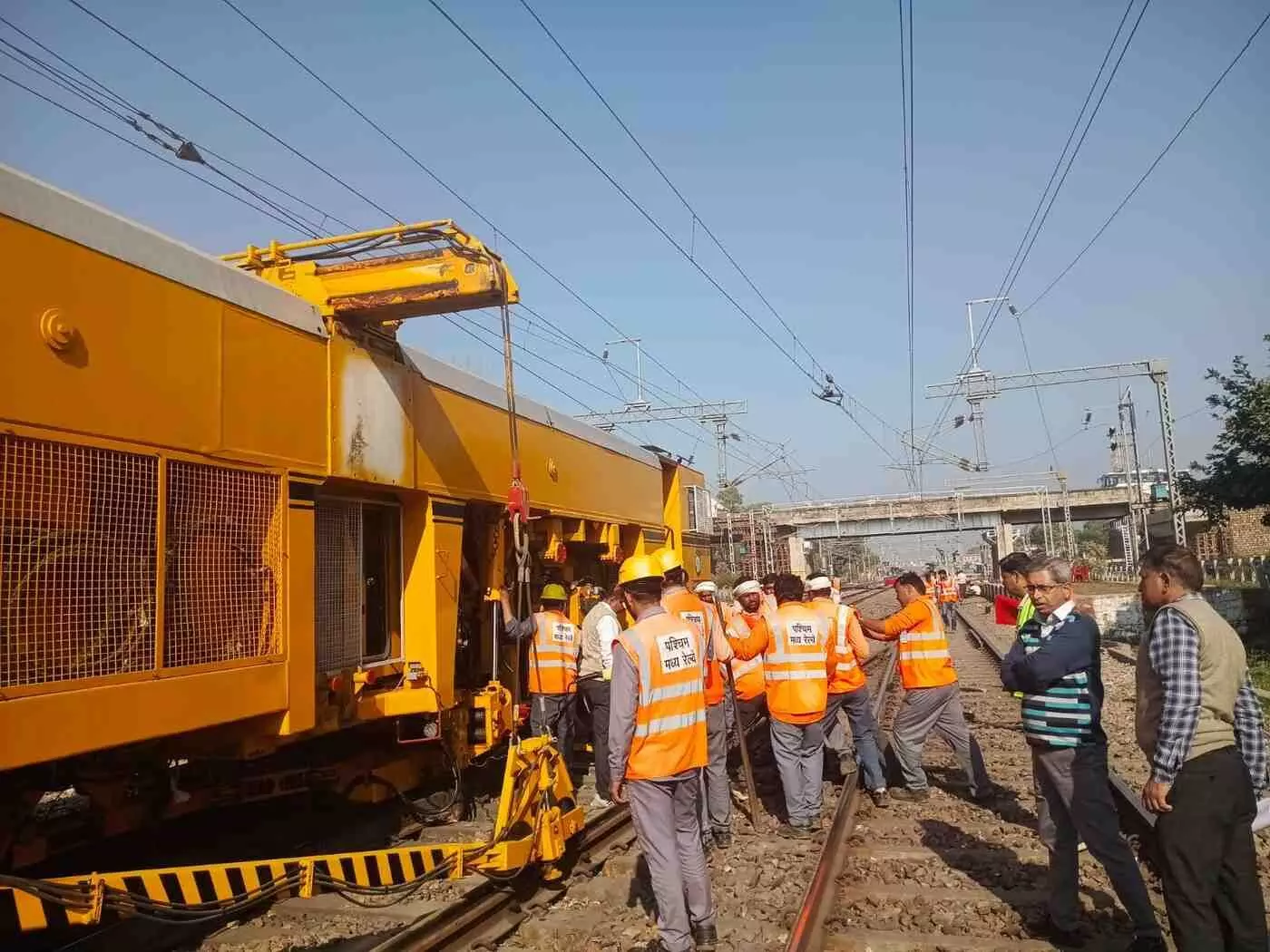 सवाई माधोपुर में मेगा ब्लॉक के दौरान यार्ड ट्रैक साइन एवं कार्य की गहन समीक्षा सवाई माधोपुर में मेगा ब्लॉक के दौरान यार्ड ट्रैक साइन एवं कार्य की गहन समीक्षा