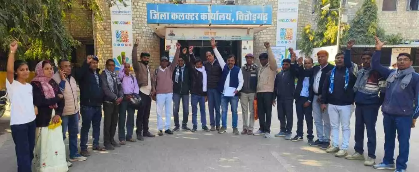 चित्तौड़गढ़: पंचायत शिक्षक विद्यालय सहायकों ने स्थाईकरण व दो वर्ष की छूट की मांग को लेकर कलेक्ट्रेट में सौंपा ज्ञापन चित्तौड़गढ़: पंचायत शिक्षक विद्यालय सहायकों ने स्थाईकरण व दो वर्ष की छूट की मांग को लेकर कलेक्ट्रेट में सौंपा ज्ञापन