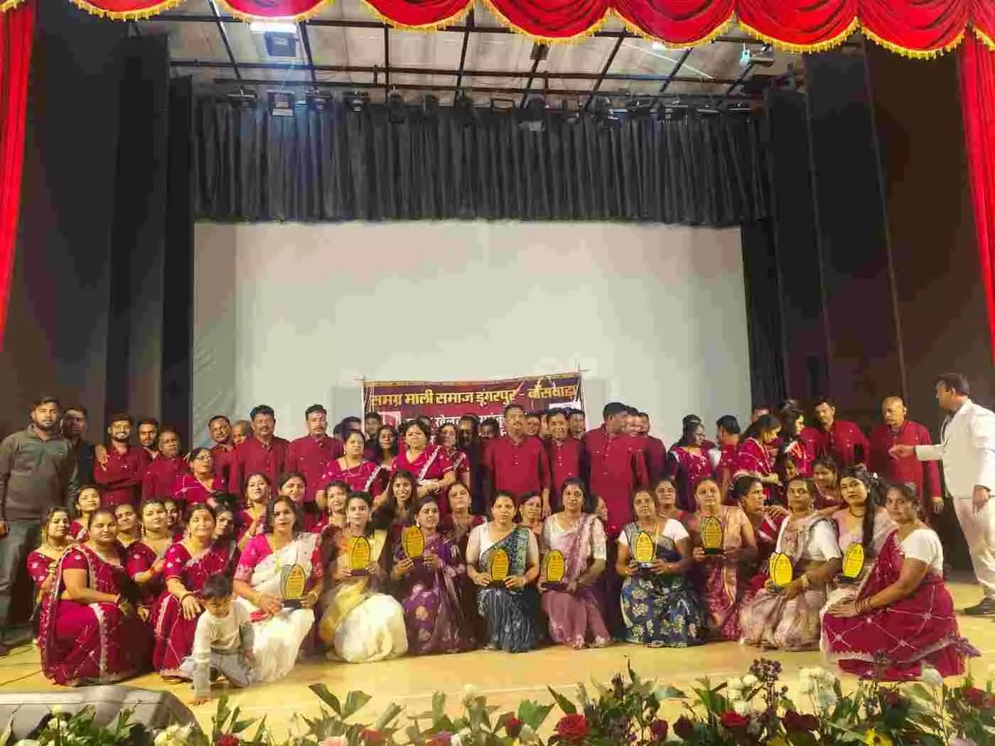 डूंगरपुर-बांसवाड़ा में माली समाज ने आयोजित किया प्रतिभा सम्मान समारोह, समाज के युवाओं और शिक्षित कार्यकर्ताओं को किया सम्मानित डूंगरपुर-बांसवाड़ा में माली समाज ने आयोजित किया प्रतिभा सम्मान समारोह, समाज के युवाओं और शिक्षित कार्यकर्ताओं को किया सम्मानित