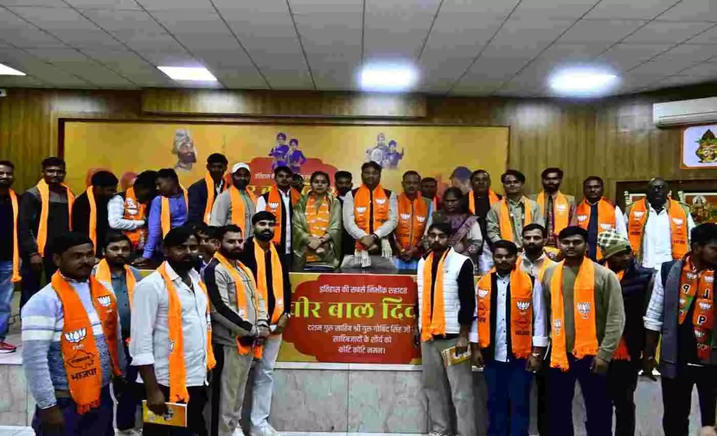 जयपुर में सियासी समीकरणों में बड़ा फेरबदल: एनएसयूआई के पूर्व छात्रसंघ अध्यक्ष बीके कुशवाह सहित 15 कार्यकर्ताओं ने थामा भाजपा का दामन