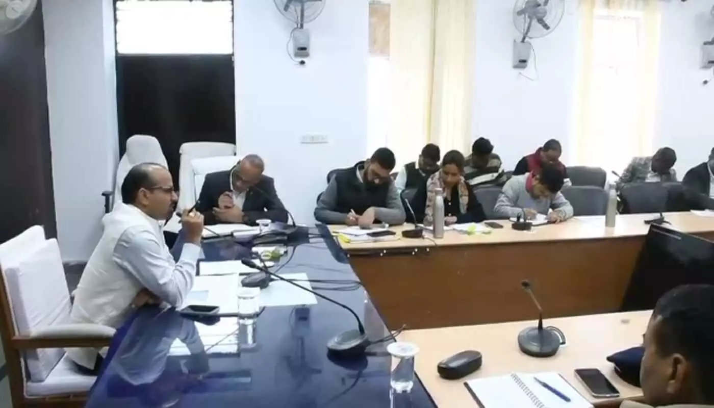 सवाई माधोपुर में जिला कलक्टर की अध्यक्षता में साप्ताहिक समीक्षा बैठक, बिजली-पानी-सड़क और जनसेवा मामलों के त्वरित निस्तारण के दिए निर्देश