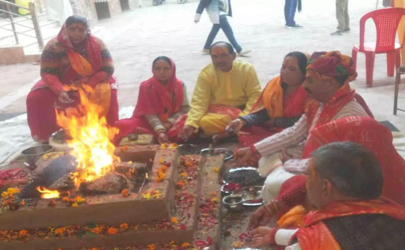 गोवर्धन में श्रीमद्भागवत कथा का पंचम दिवस, भक्तों ने श्रीकृष्ण की बाल लीला का किया श्रवण गोवर्धन में श्रीमद्भागवत कथा का पंचम दिवस, भक्तों ने श्रीकृष्ण की बाल लीला का किया श्रवण