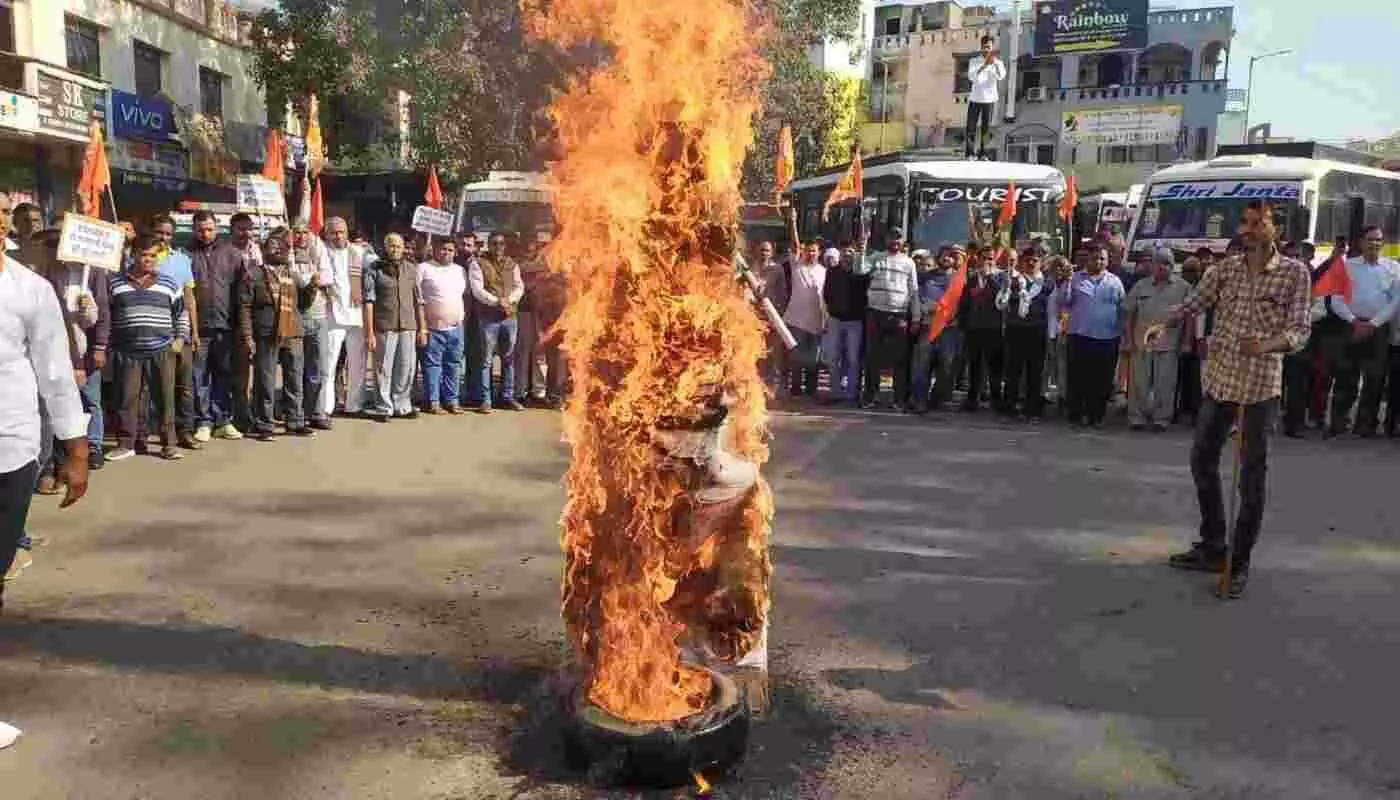 सलूम्बर में बांग्लादेश में हिंदुओं पर अत्याचार के विरोध में विशाल आक्रोश रैली