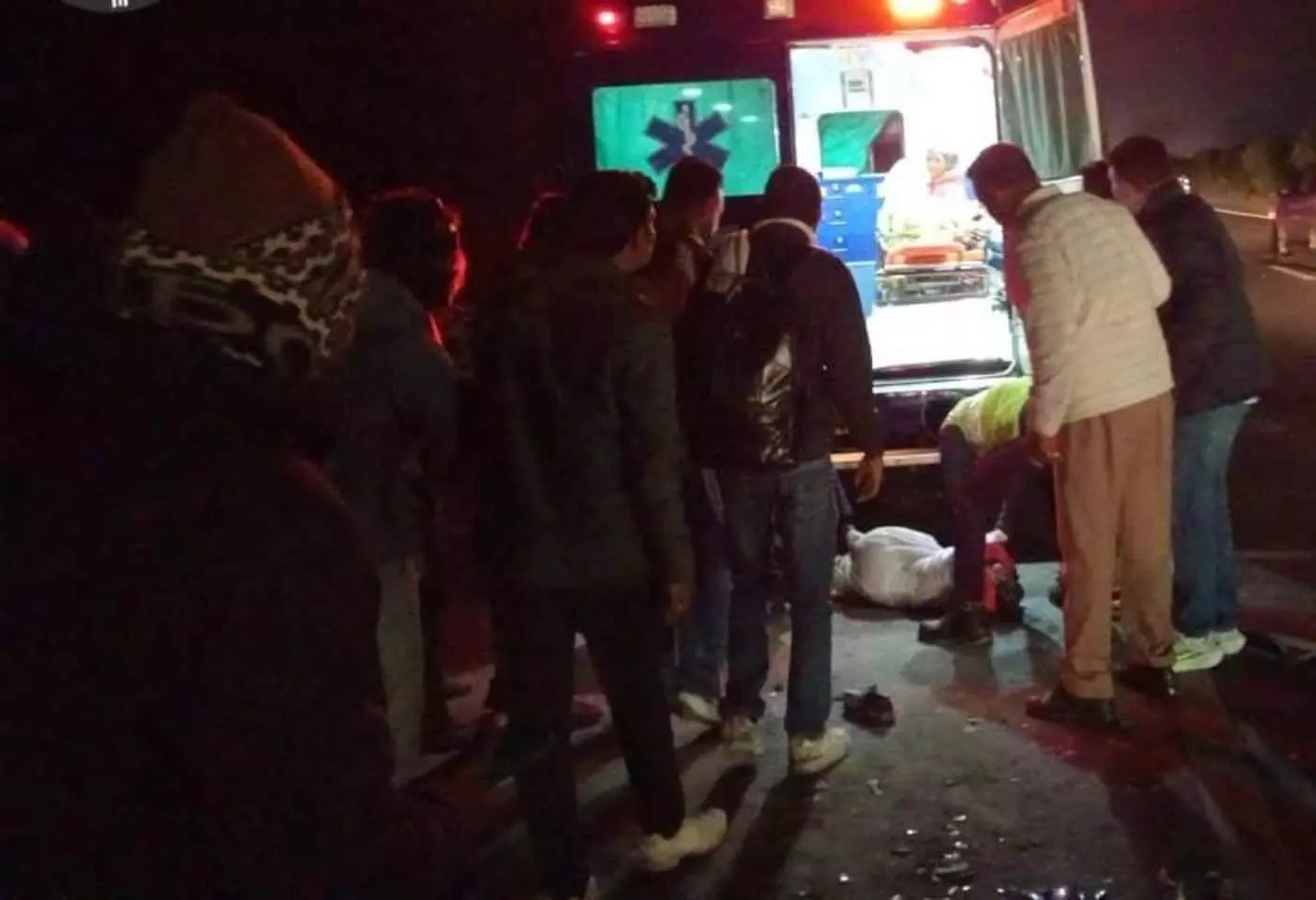 उदयपुर: भटेवर में रेलवे पुलिया के पास रॉन्ग साइड आए डंपर की टक्कर, 5 वर्षीय बच्ची की दर्दनाक मौत उदयपुर: भटेवर में रेलवे पुलिया के पास रॉन्ग साइड आए डंपर की टक्कर, 5 वर्षीय बच्ची की दर्दनाक मौत