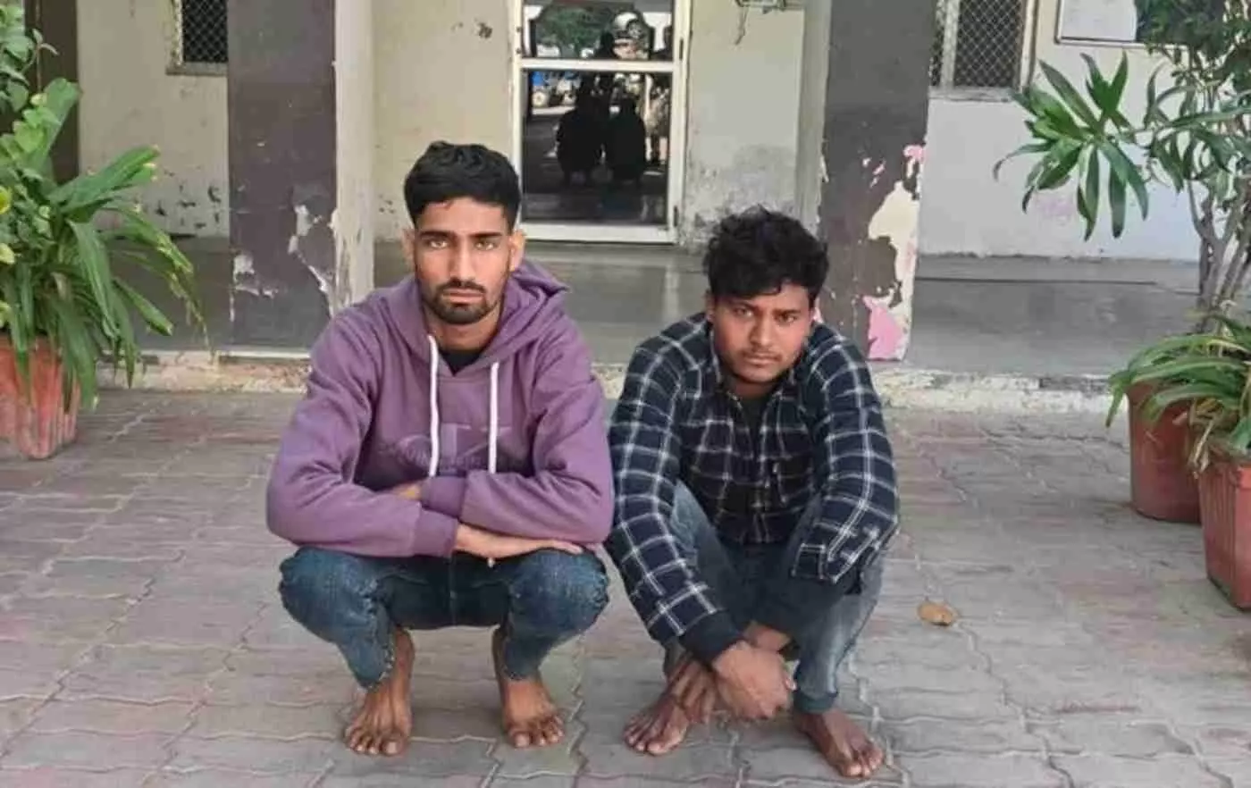 भीलवाड़ा: हत्या के प्रयास मामले में गुलाबपुरा पुलिस की बड़ी कार्रवाई, दो वांछित आरोपी गिरफ्तार भीलवाड़ा: हत्या के प्रयास मामले में गुलाबपुरा पुलिस की बड़ी कार्रवाई, दो वांछित आरोपी गिरफ्तार