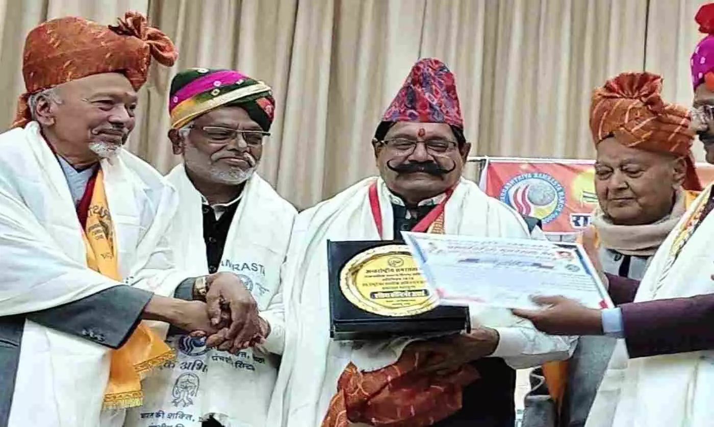 जयपुर | माटीकला को अंतरराष्ट्रीय पहचान: प्रहलाद राय टाक को काठमांडू में एशिया कॉन्टिनेंट अवार्ड-2025 से सम्मान जयपुर | माटीकला को अंतरराष्ट्रीय पहचान: प्रहलाद राय टाक को काठमांडू में एशिया कॉन्टिनेंट अवार्ड-2025 से सम्मान