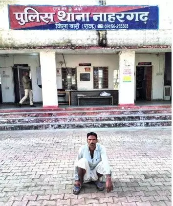 बारां में 9 माह से फरार टॉप-10 इनामी अपराधी गिरफ्तार, पुलिस की विशेष टीम को बड़ी सफलता बारां में 9 माह से फरार टॉप-10 इनामी अपराधी गिरफ्तार, पुलिस की विशेष टीम को बड़ी सफलता