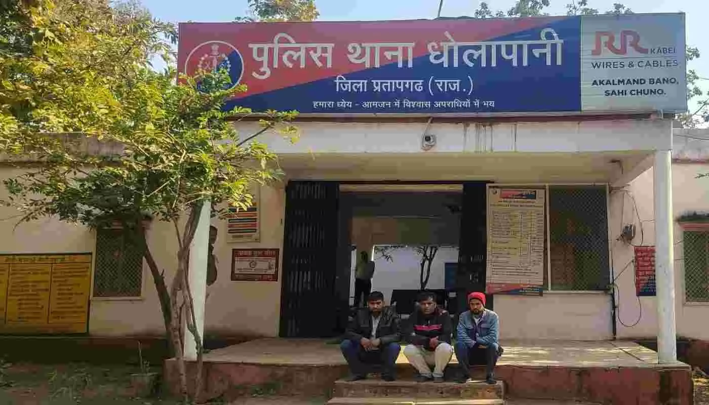 छोटीसादड़ी: धोलापानी पुलिस ने 1 किलो से अधिक अवैध एमडी के साथ तीन आरोपियों को गिरफ्तार, बाइक भी जब्त छोटीसादड़ी: धोलापानी पुलिस ने 1 किलो से अधिक अवैध एमडी के साथ तीन आरोपियों को गिरफ्तार, बाइक भी जब्त