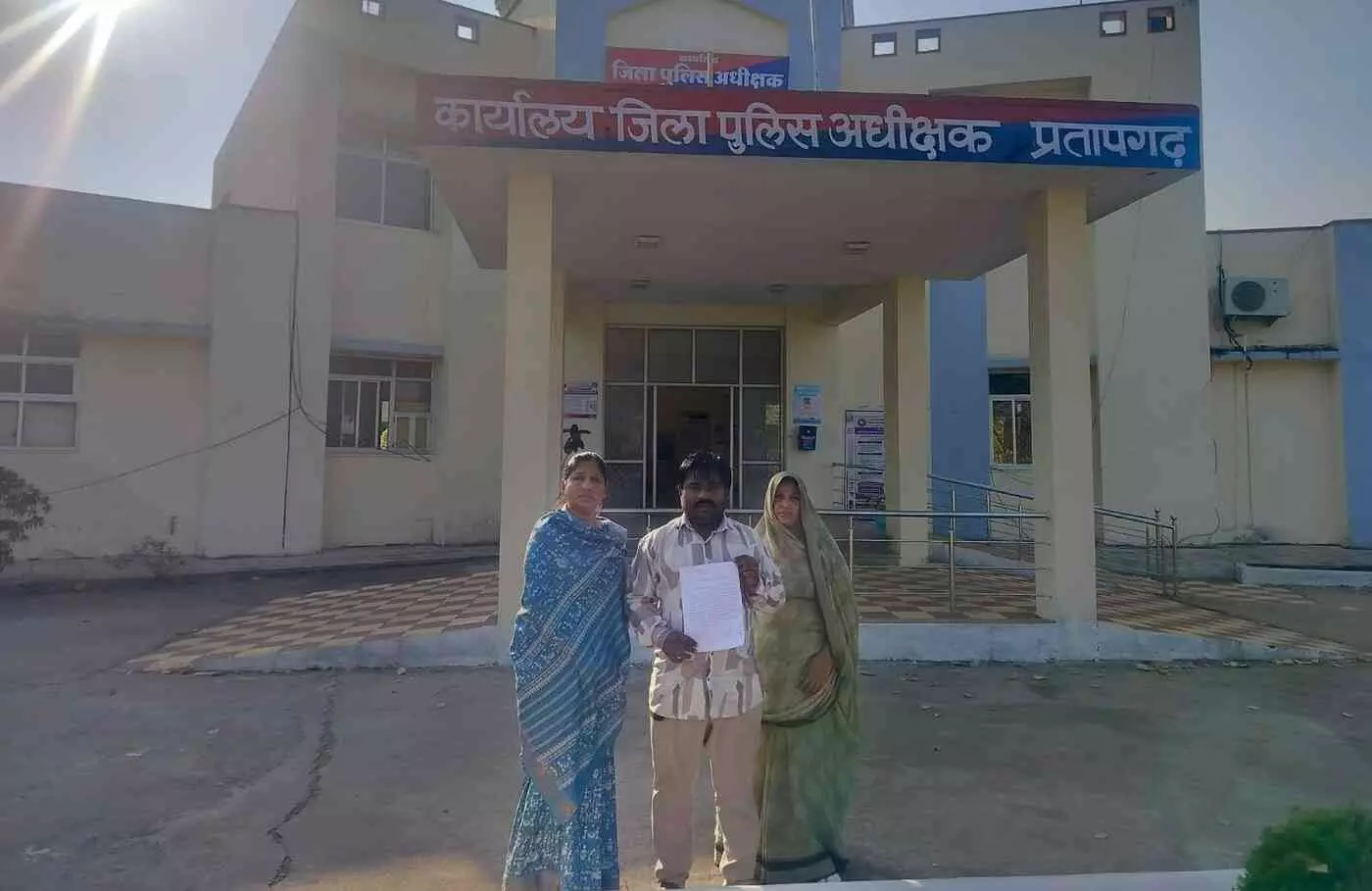 प्रतापगढ़: स्पा सेंटर में आत्महत्या से पहले युवक का वीडियो बयान, प्रतापगढ़: स्पा सेंटर में आत्महत्या से पहले युवक का वीडियो बयान,
