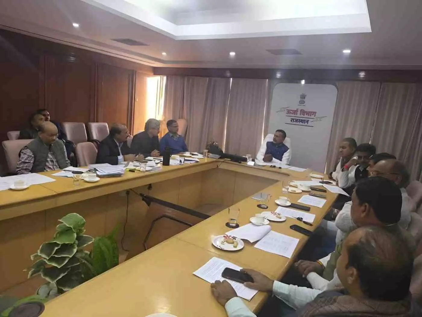 ऊर्जा मंत्री हीरालाल नागर ने अधिकारियों को दिए समयबद्ध पूर्णता के निर्देश ऊर्जा मंत्री हीरालाल नागर ने अधिकारियों को दिए समयबद्ध पूर्णता के निर्देश