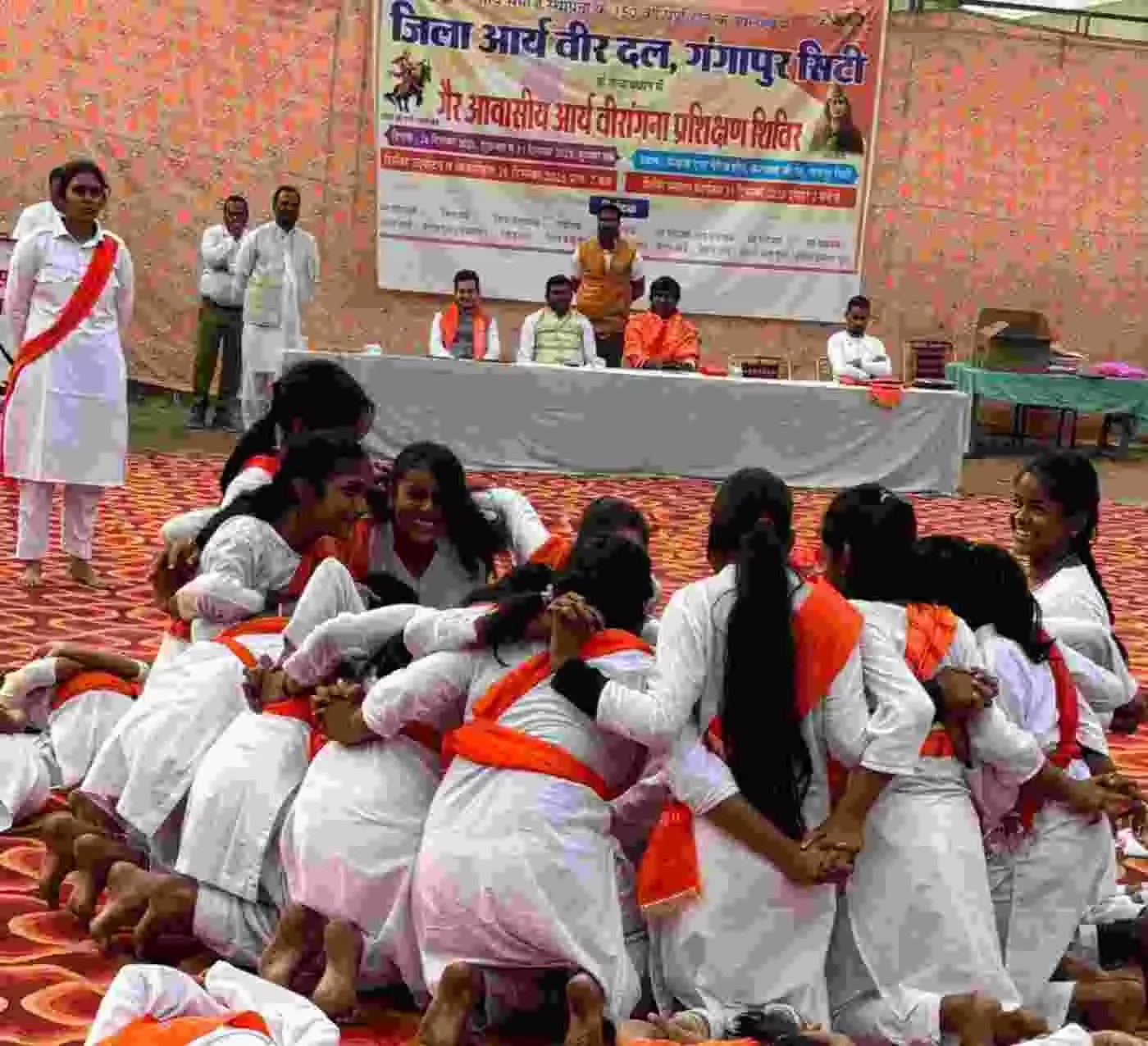 गंगापुर सिटी: आत्मरक्षा और संस्कारों के संगम के साथ आर्य वीरांगना प्रशिक्षण शिविर का भव्य समापन, मनुर्भव के उद्घोष से गूंजा परिसर