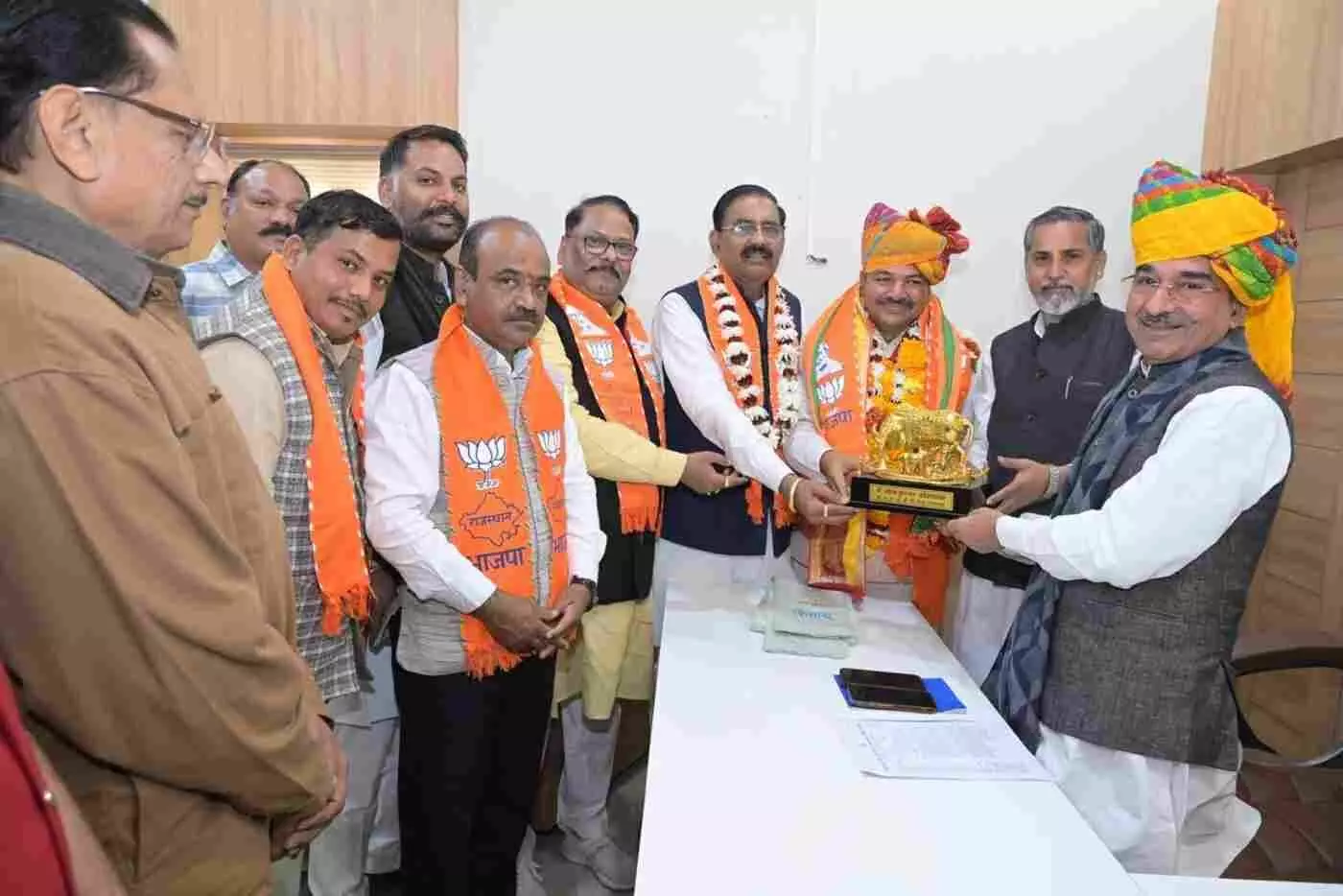 जयपुर में भाजपा ओबीसी मोर्चा के नए प्रदेश अध्यक्ष डॉ. महेंद्र कुमावत का शिष्टाचार भेंट और परिचय बैठक जयपुर में भाजपा ओबीसी मोर्चा के नए प्रदेश अध्यक्ष डॉ. महेंद्र कुमावत का शिष्टाचार भेंट और परिचय बैठक