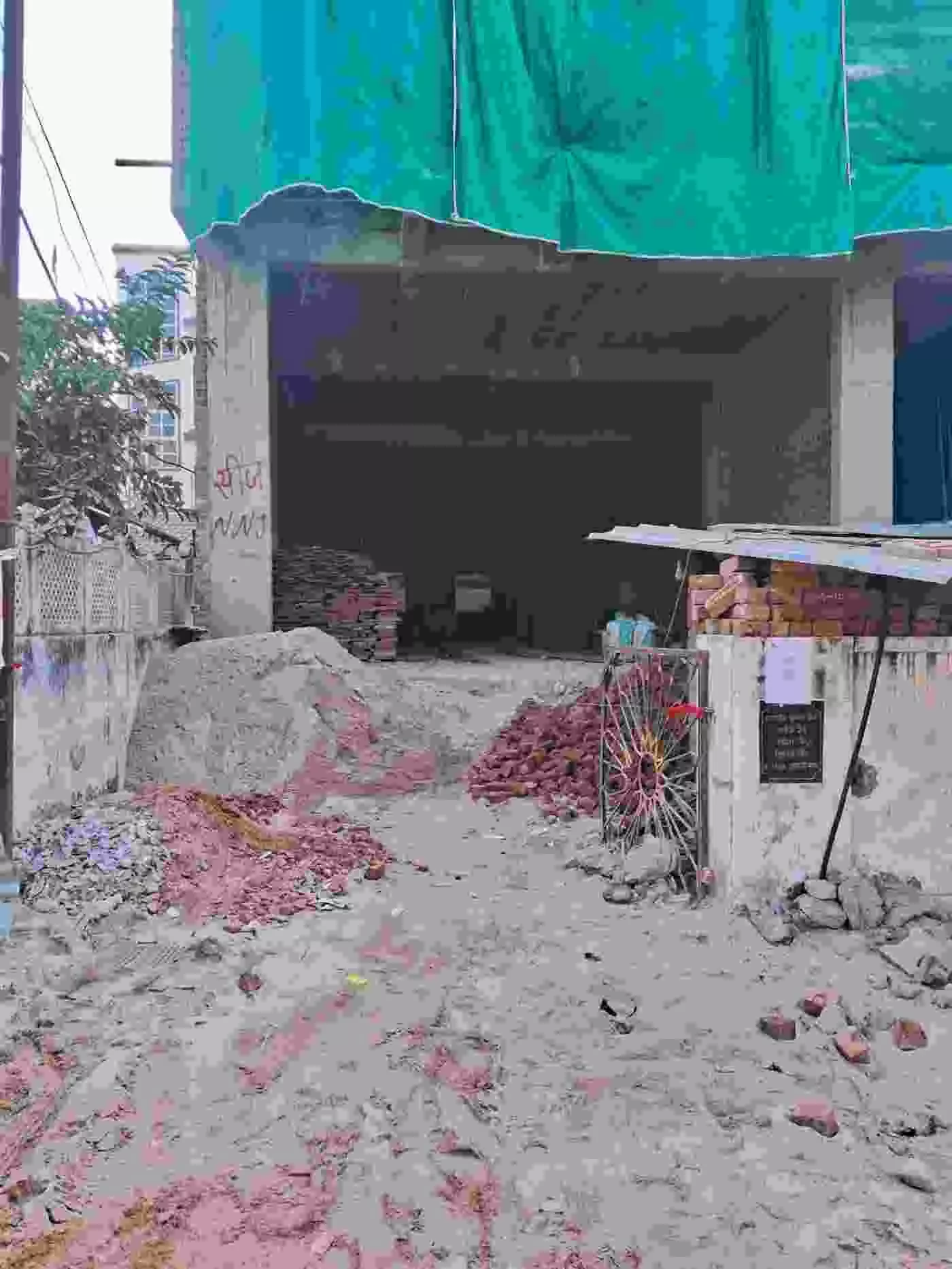 जयपुर: किशनपोल जोन में अवैध निर्माणों पर नगर निगम की सख्त कार्रवाई, चार भवनों को सीज किया गया जयपुर: किशनपोल जोन में अवैध निर्माणों पर नगर निगम की सख्त कार्रवाई, चार भवनों को सीज किया गया