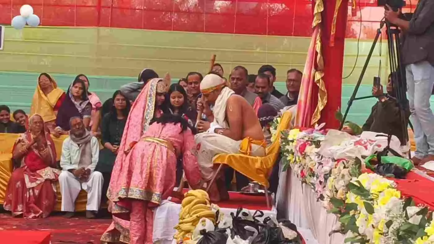 गंगापुर सिटी: श्रीमद् भागवत कथा के सप्तम दिवस में कृष्ण–सुदामा मित्रता, भाई दूज और नारी धर्म का भावपूर्ण बखान गंगापुर सिटी: श्रीमद् भागवत कथा के सप्तम दिवस में कृष्ण–सुदामा मित्रता, भाई दूज और नारी धर्म का भावपूर्ण बखान