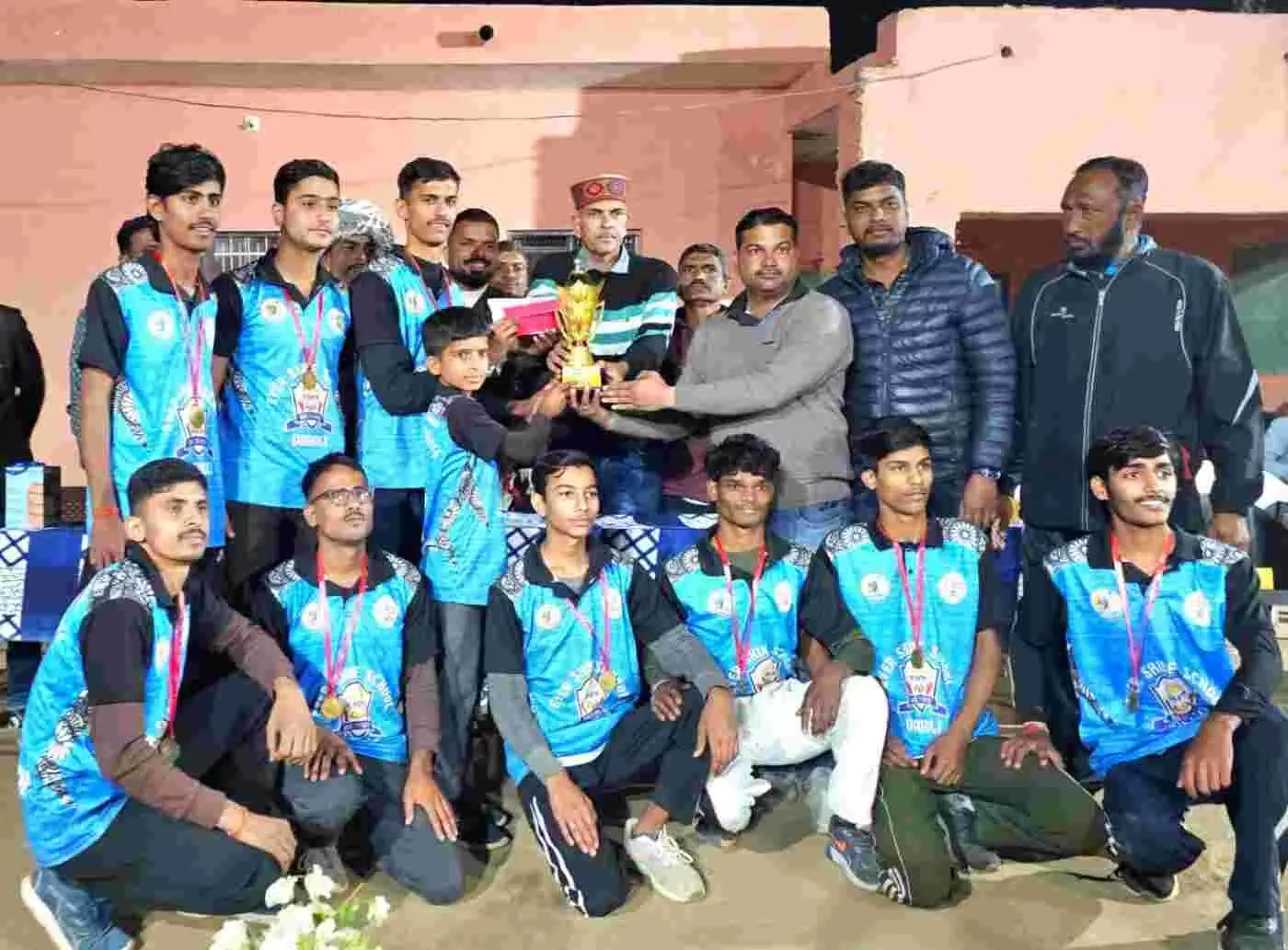 उदयपुर: लक्ष्मणपुरा वॉलीबॉल लीग सीजन-3 का रोमांचक समापन, चामुण्डा इंटरप्राइजेज ने खिताब पर जमाया कब्जा उदयपुर: लक्ष्मणपुरा वॉलीबॉल लीग सीजन-3 का रोमांचक समापन, चामुण्डा इंटरप्राइजेज ने खिताब पर जमाया कब्जा