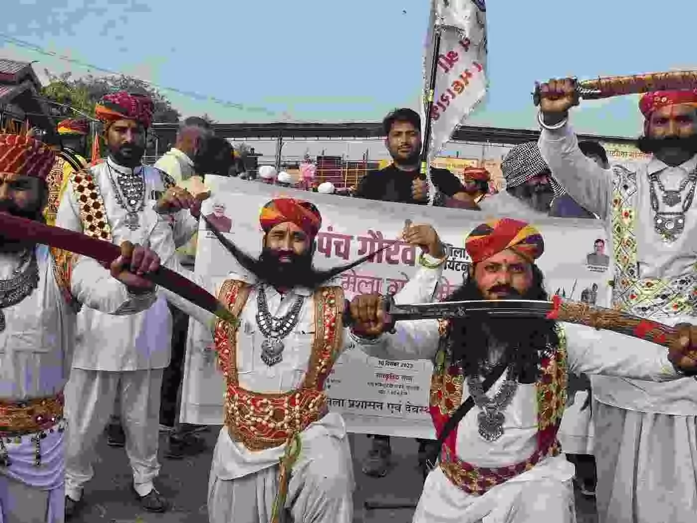 हनुमानगढ़: गोगाजी गोगामेड़ी नववर्ष मेला 2026 में लोक संस्कृति का भव्य उत्सव, शोभायात्रा और सांस्कृतिक संध्या ने बांधा समां