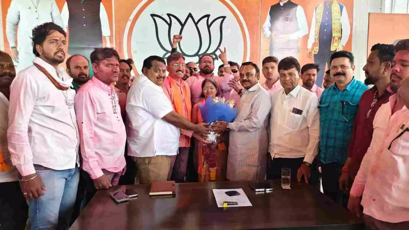 धुले नगर निगम चुनाव: भाजपा के रणनीतिक चक्रव्यूह में विपक्ष पस्त, दो आयातित महिला प्रत्याशियों की निर्विरोध जीत से सियासी हलचल
