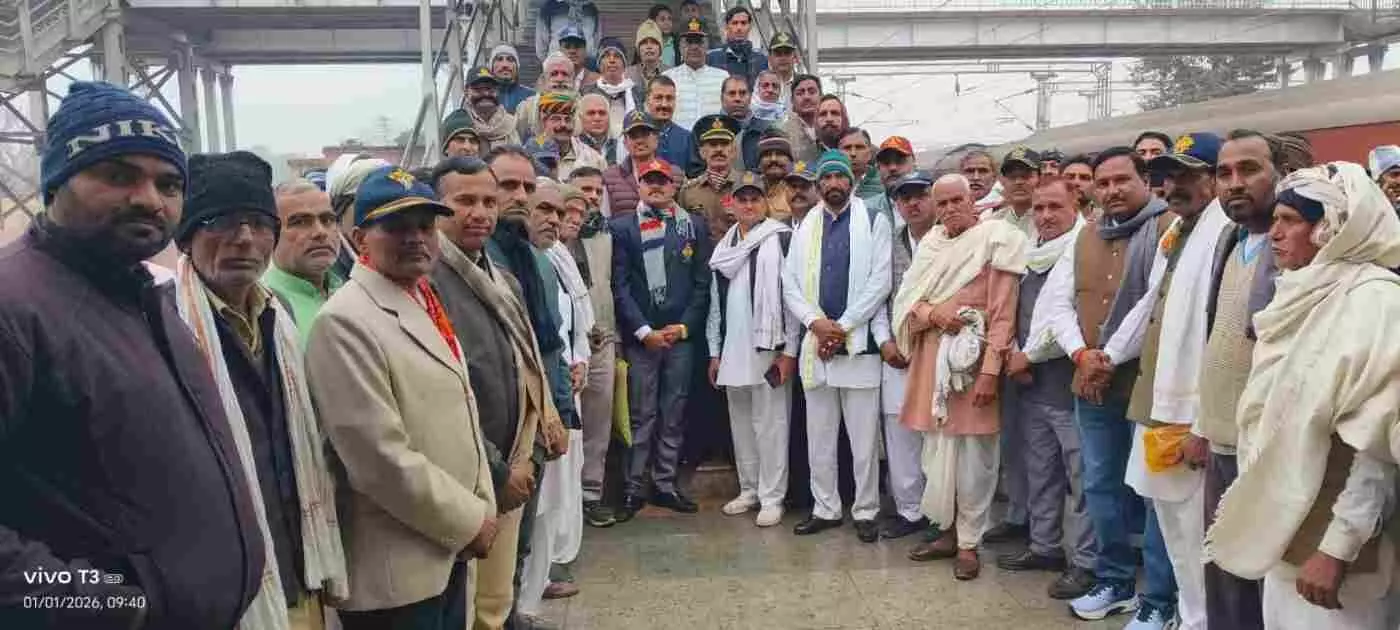 बयाना: सेना से सेवानिवृत्त होकर लौटे कैप्टन बच्चूसिंह का भव्य अभिनंदन, देशभक्ति के नारों से गूंज उठी दमदमा की राहें