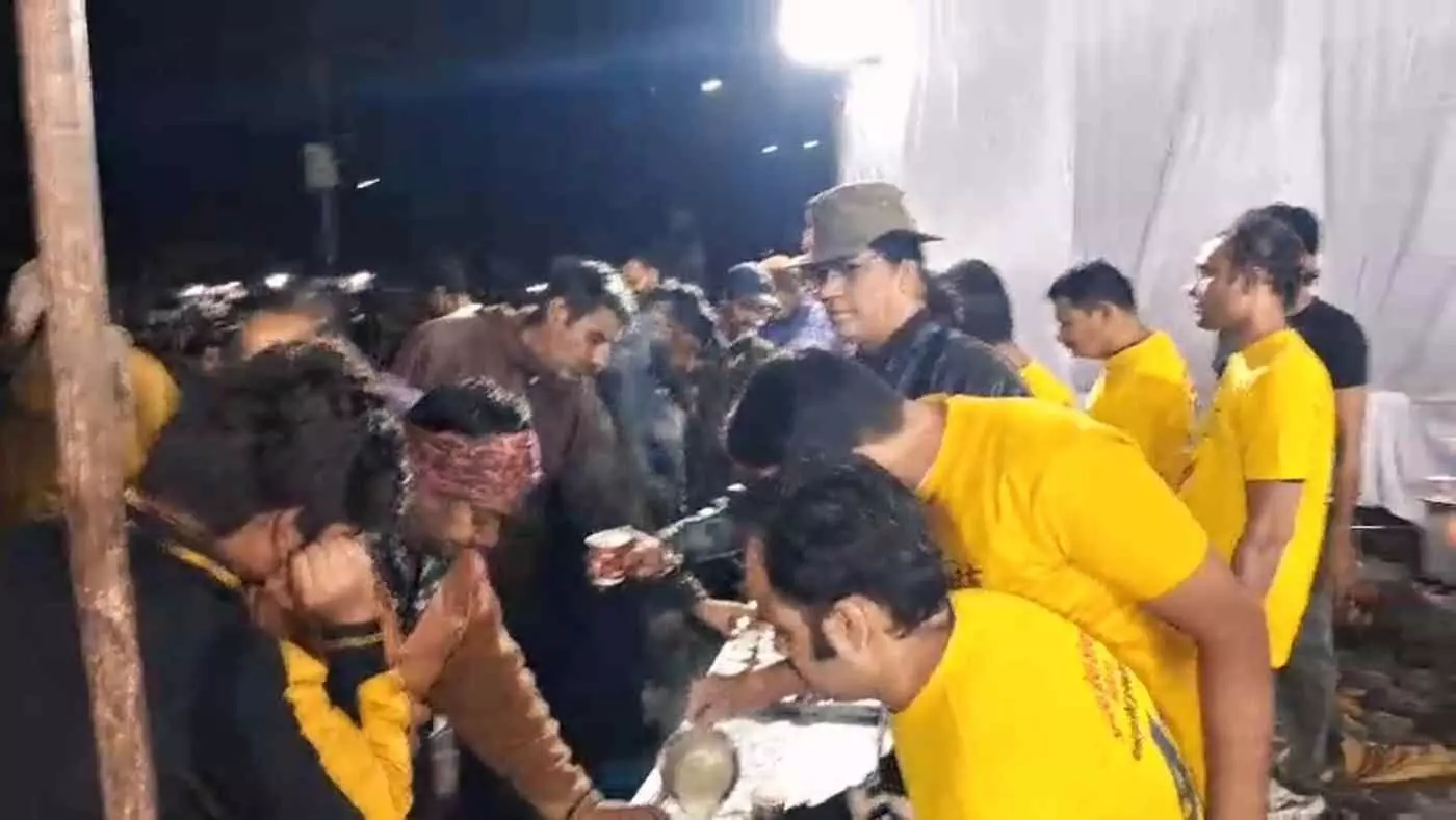 चित्तौड़गढ़: नववर्ष की पूर्व संध्या पर कलेक्ट्री चौराहे पर उमड़ा जनसैलाब, सवा क्विंटल दूध पिलाकर दिया नशा मुक्ति का संदेश चित्तौड़गढ़: नववर्ष की पूर्व संध्या पर कलेक्ट्री चौराहे पर उमड़ा जनसैलाब, सवा क्विंटल दूध पिलाकर दिया नशा मुक्ति का संदेश
