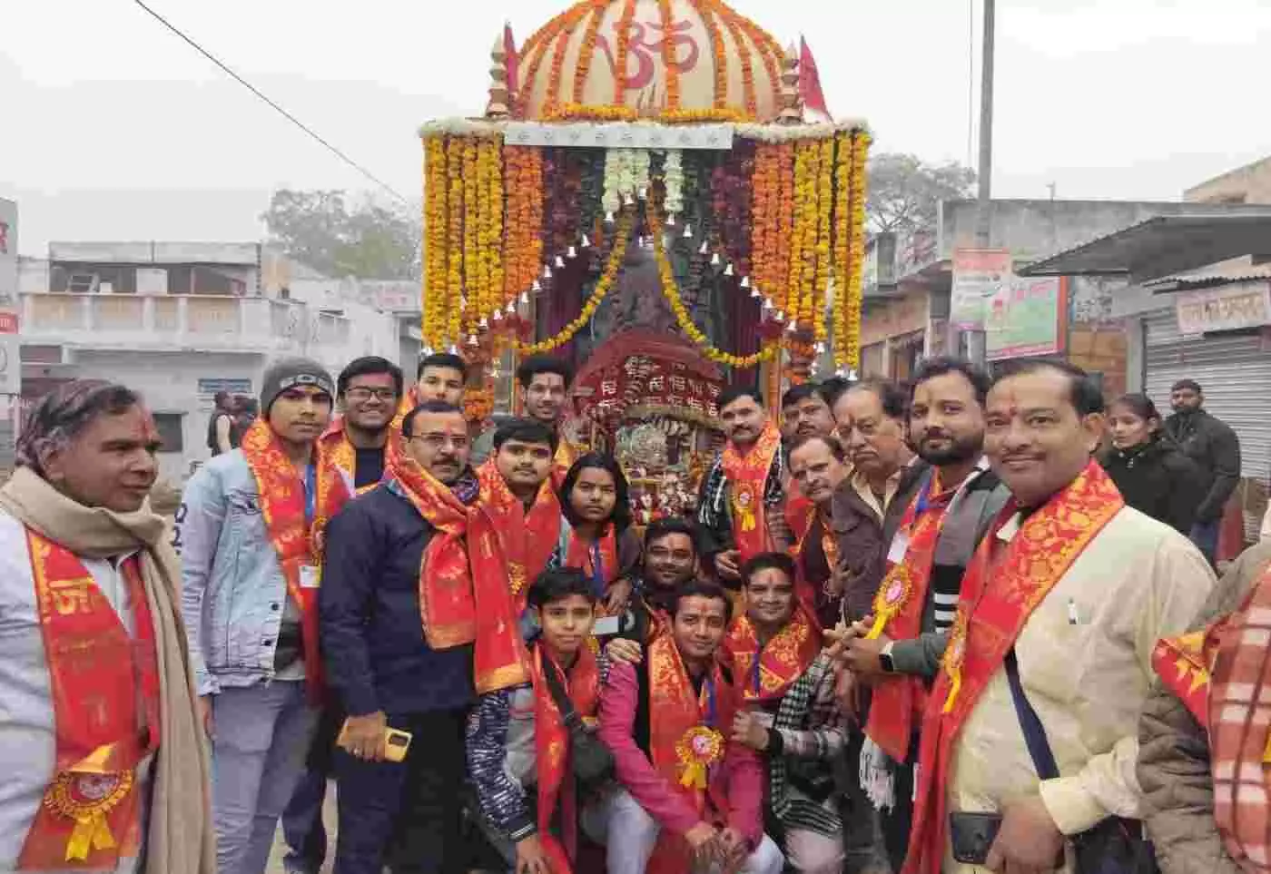 डीग: आस्था का अनूठा संगम, भक्तिमय माहौल में मां धोलागढ़ और कैला देवी की पदयात्राएं रवाना