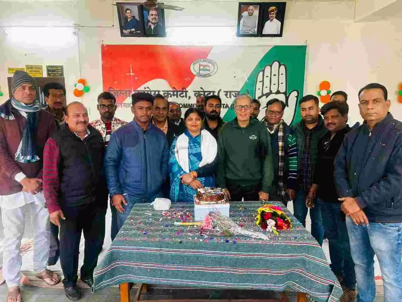 कोटा: नववर्ष के उत्साह के बीच कांग्रेस कार्यालय में उमड़ा जनसैलाब, अध्यक्ष राखी गौतम ने दी खुशहाली की शुभकामनाएं कोटा: नववर्ष के उत्साह के बीच कांग्रेस कार्यालय में उमड़ा जनसैलाब, अध्यक्ष राखी गौतम ने दी खुशहाली की शुभकामनाएं