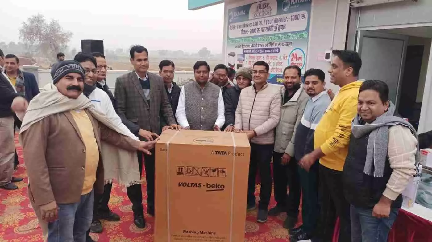 नोहर: नववर्ष के आगाज पर चाचाण पेट्रोल पंप पर उपहारों की वर्षा, विधायक अमित चाचाण ने निकाला लक्की ड्रा