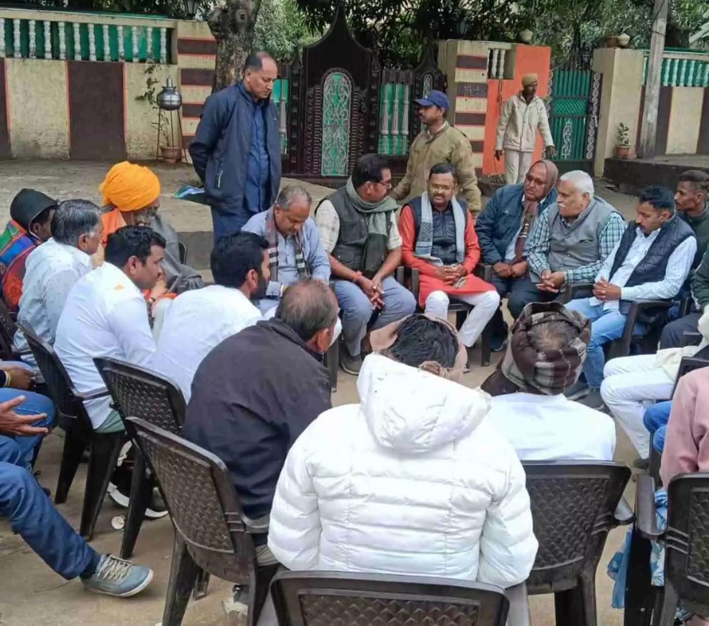 प्रतापगढ़: कैबिनेट मंत्री हेमंत मीणा ने अंबामाता निवास पर सुनी जन-समस्याएं, त्वरित समाधान के दिए निर्देश