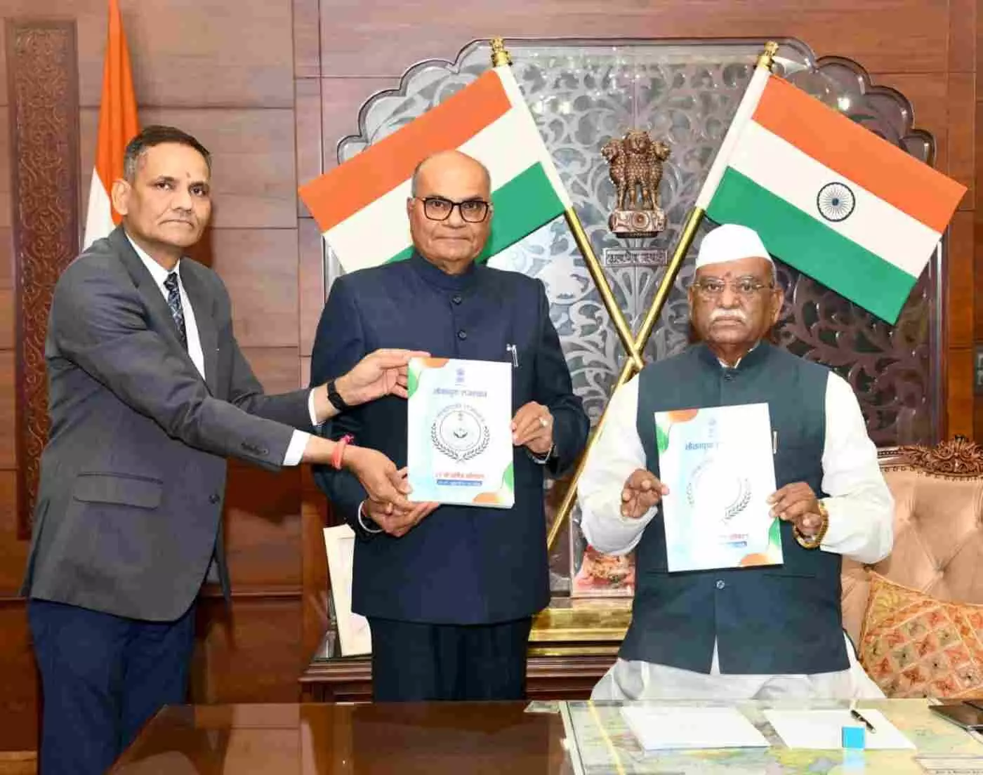 जयपुर: राज्यपाल हरिभाऊ बागडे को लोकायुक्त ने सौंपा 37वां वार्षिक प्रतिवेदन, सुशासन और पारदर्शिता पर हुई गहन चर्चा