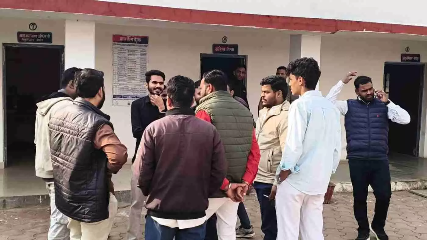प्रतापगढ़: प्रेम के जाल में फंसाकर युवती से ब्लैकमेलिंग और धर्म परिवर्तन का दबाव, पुलिस ने शुरू की गहन जांच