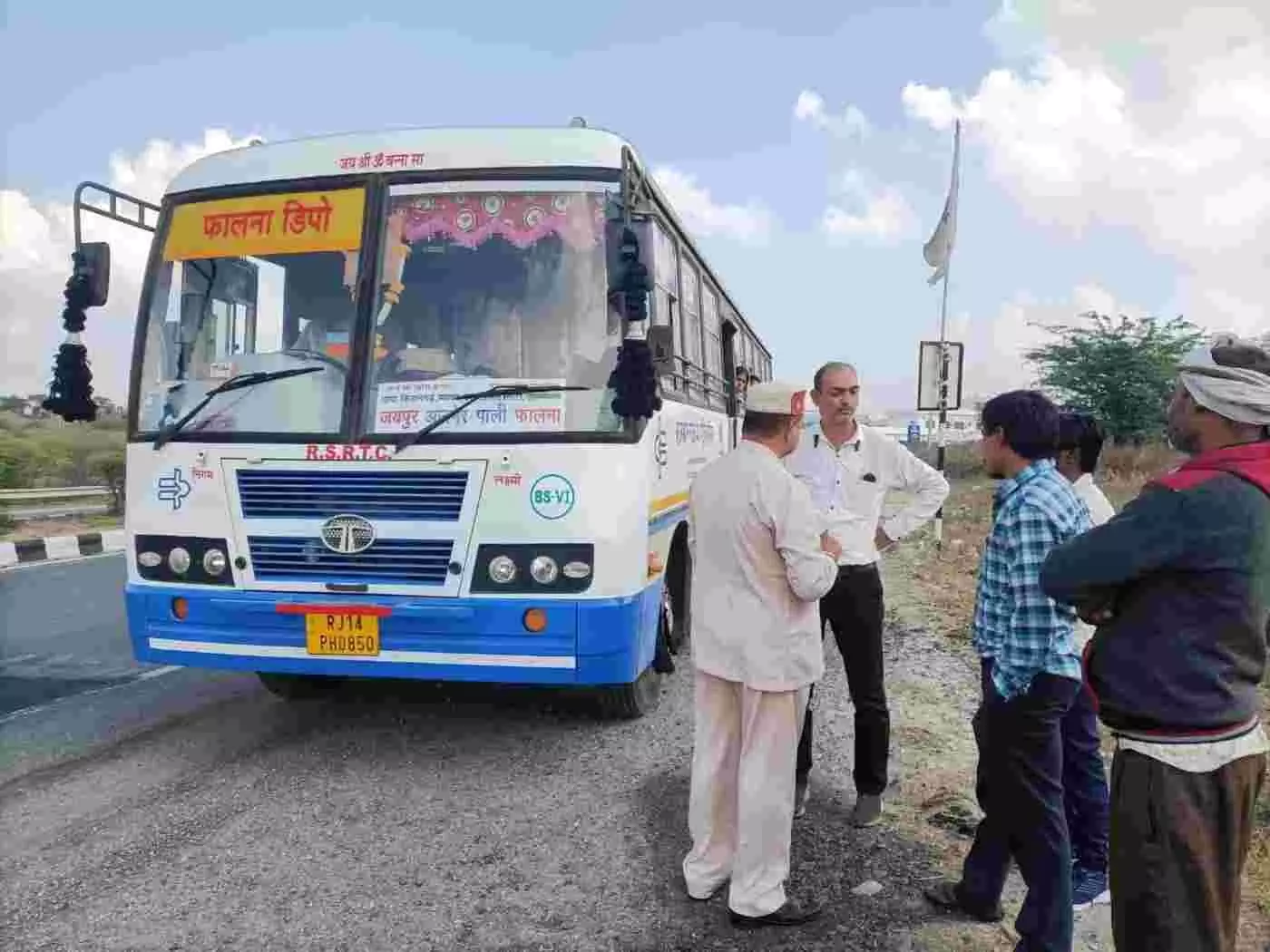 ब्यावर: जयपुर-फालना रोडवेज बस में टिकट चेकिंग के दौरान हाई वोल्टेज ड्रामा, बिना टिकट मिले तीन यात्री ब्यावर: जयपुर-फालना रोडवेज बस में टिकट चेकिंग के दौरान हाई वोल्टेज ड्रामा, बिना टिकट मिले तीन यात्री