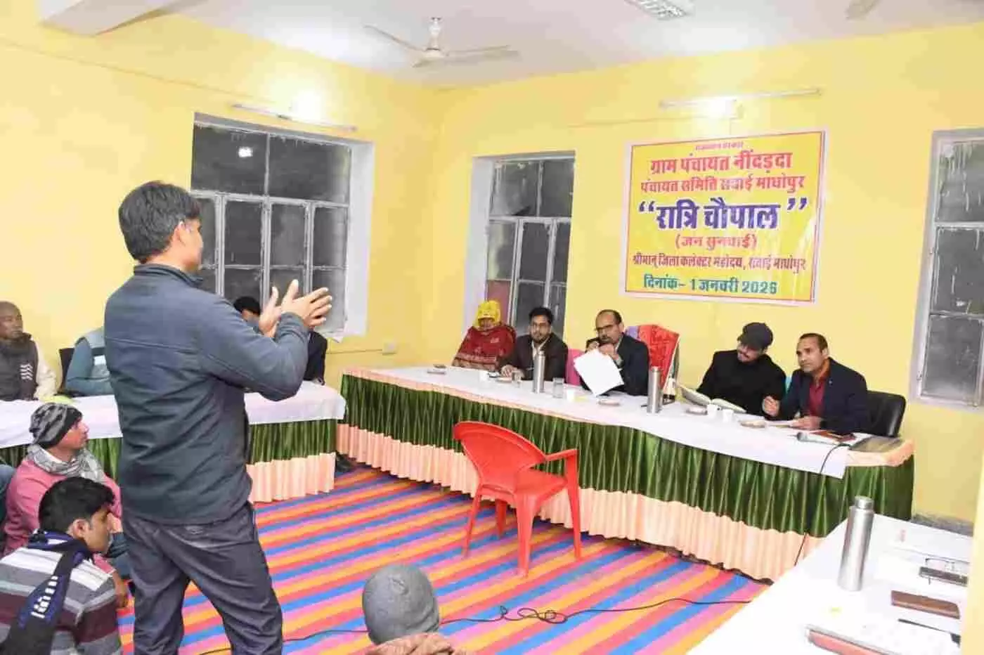 सवाई माधोपुर: नववर्ष की पहली किरण के साथ ग्रामीणों के द्वार पहुंचे जिला कलक्टर, रात्रि चौपाल में सुनीं जन-समस्याएं