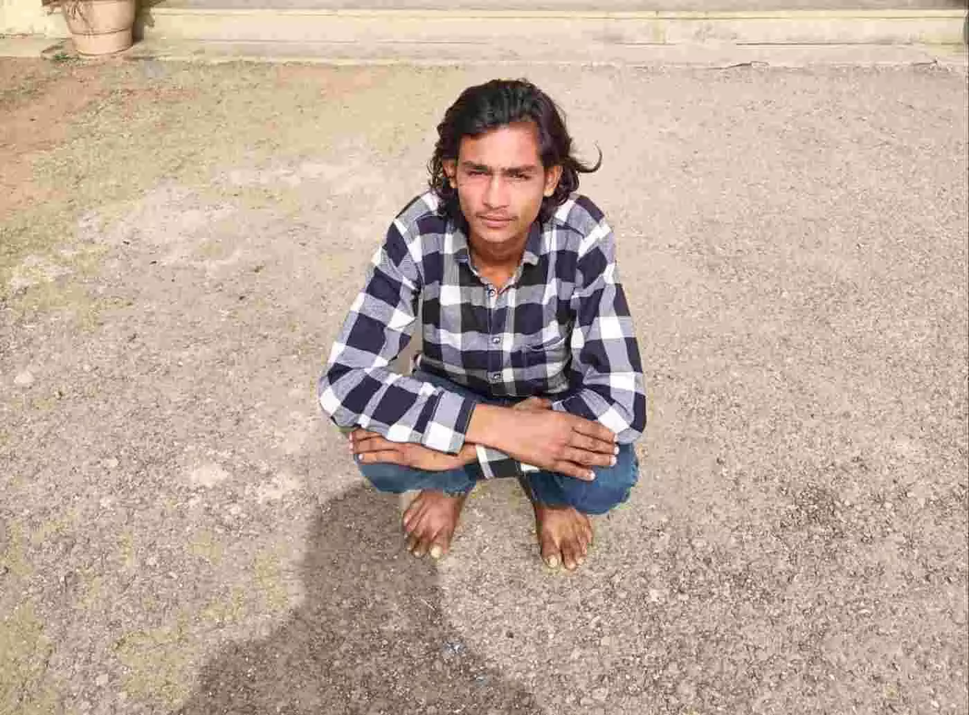 प्रतापगढ़: हथुनिया पुलिस की बड़ी कार्रवाई, 12 बोर देशी कट्टे के साथ दबोचा गया 20 वर्षीय युवक प्रतापगढ़: हथुनिया पुलिस की बड़ी कार्रवाई, 12 बोर देशी कट्टे के साथ दबोचा गया 20 वर्षीय युवक