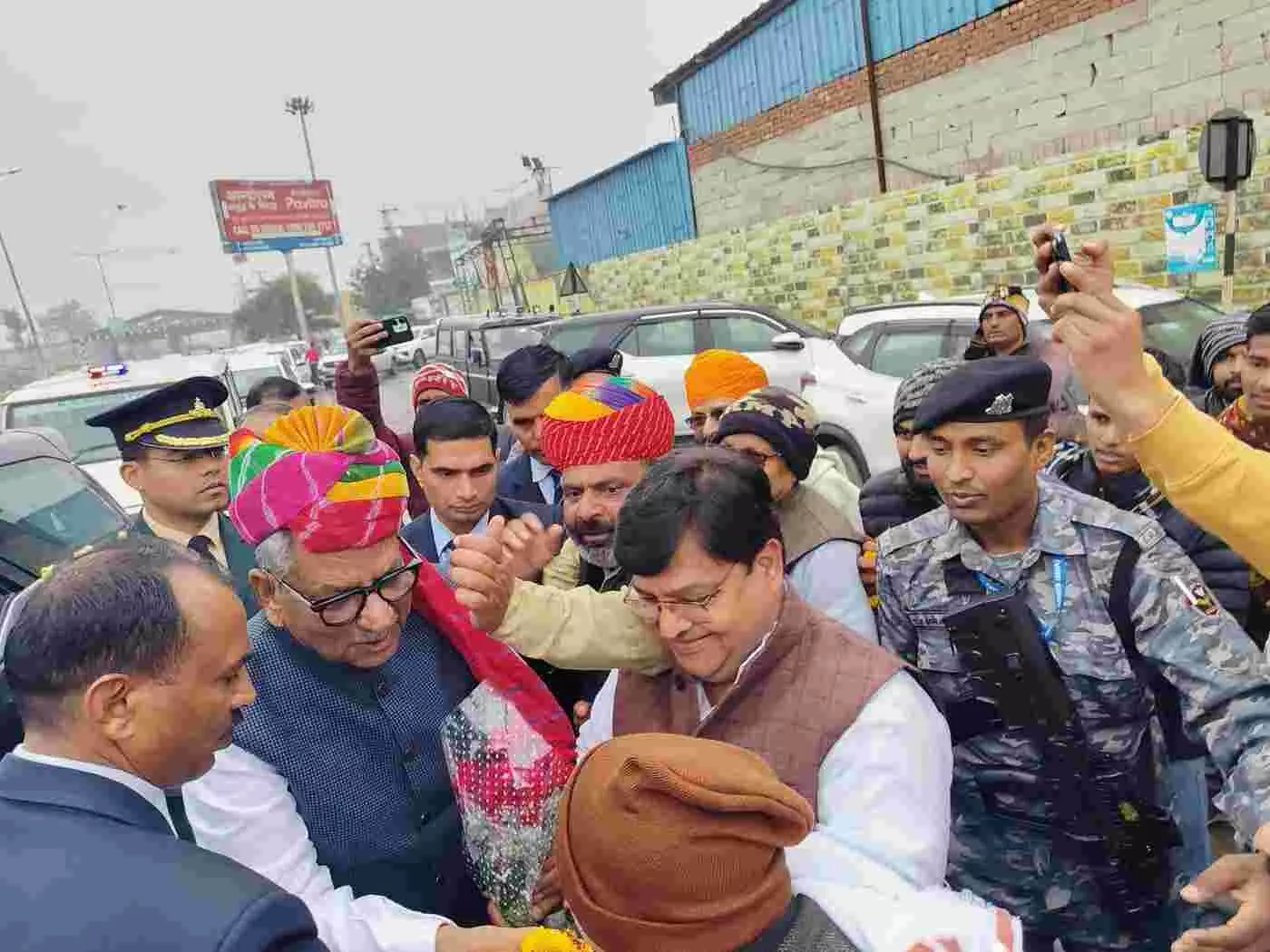 गंगापुर सिटी: सिक्किम के राज्यपाल ओमप्रकाश माथुर का भव्य स्वागत, कार्यकर्ताओं ने पलक-पावड़े बिछाए गंगापुर सिटी: सिक्किम के राज्यपाल ओमप्रकाश माथुर का भव्य स्वागत, कार्यकर्ताओं ने पलक-पावड़े बिछाए